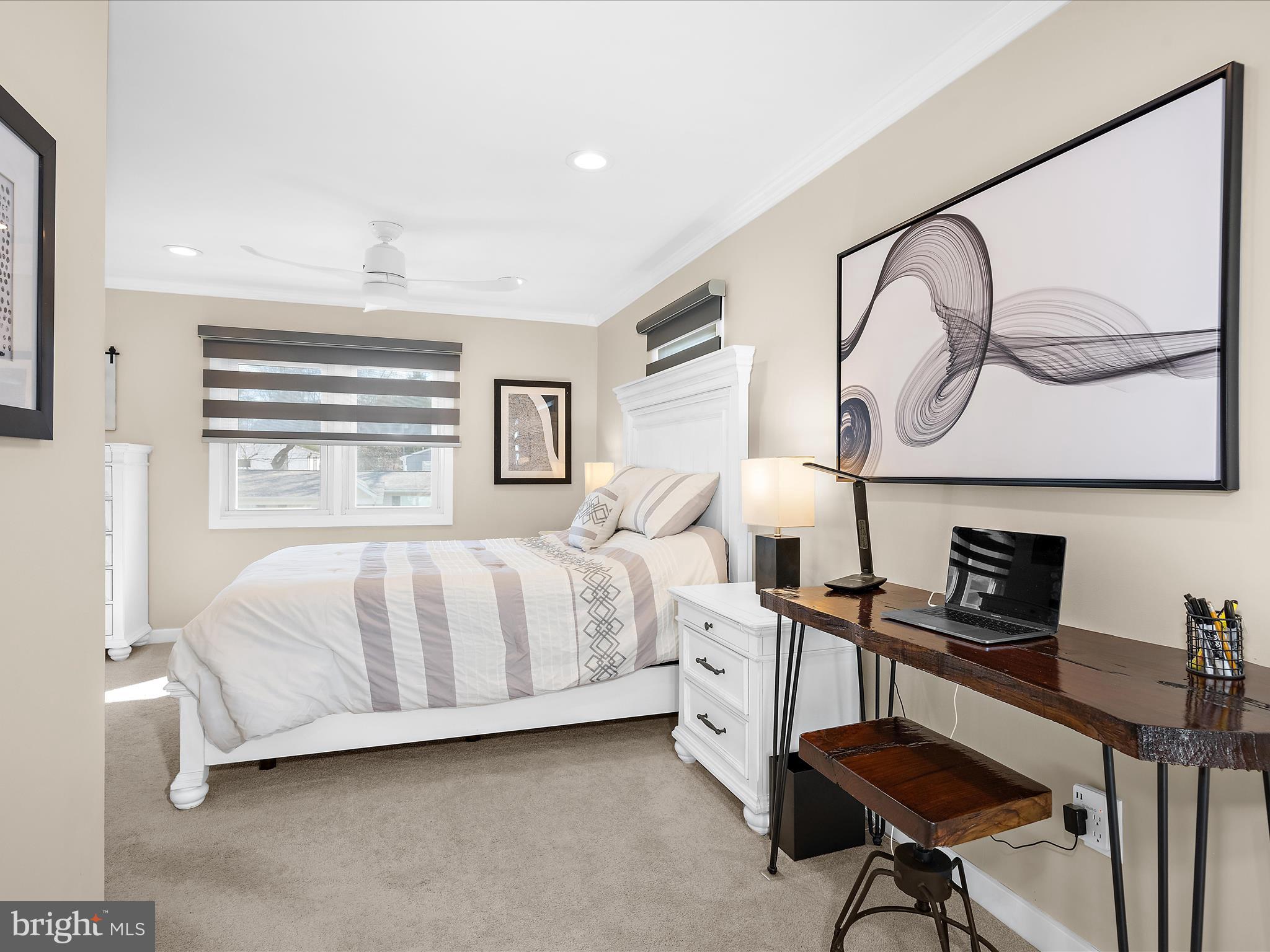 WOODLAND BEACH - Residential