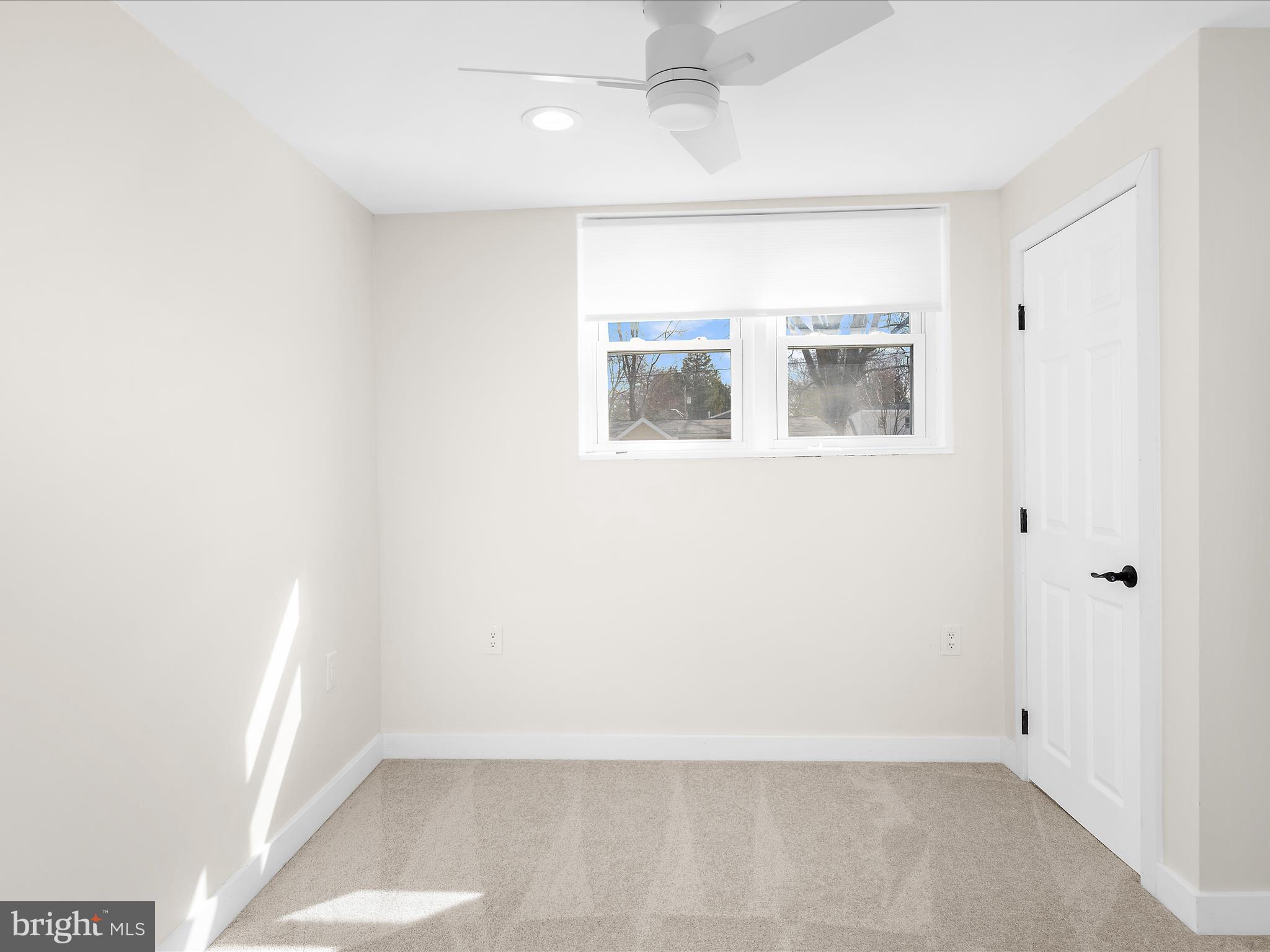 WOODLAND BEACH - Residential