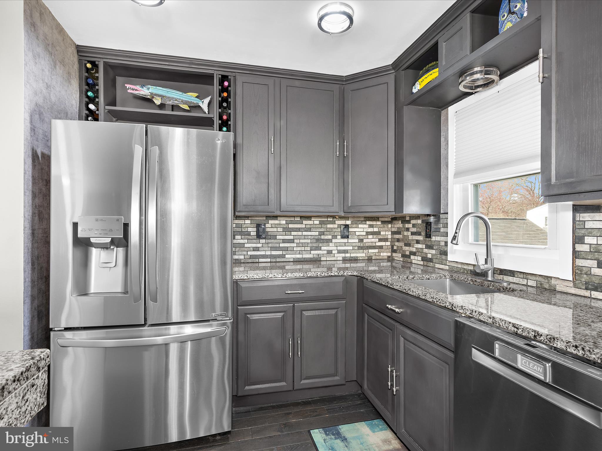 WOODLAND BEACH - Residential