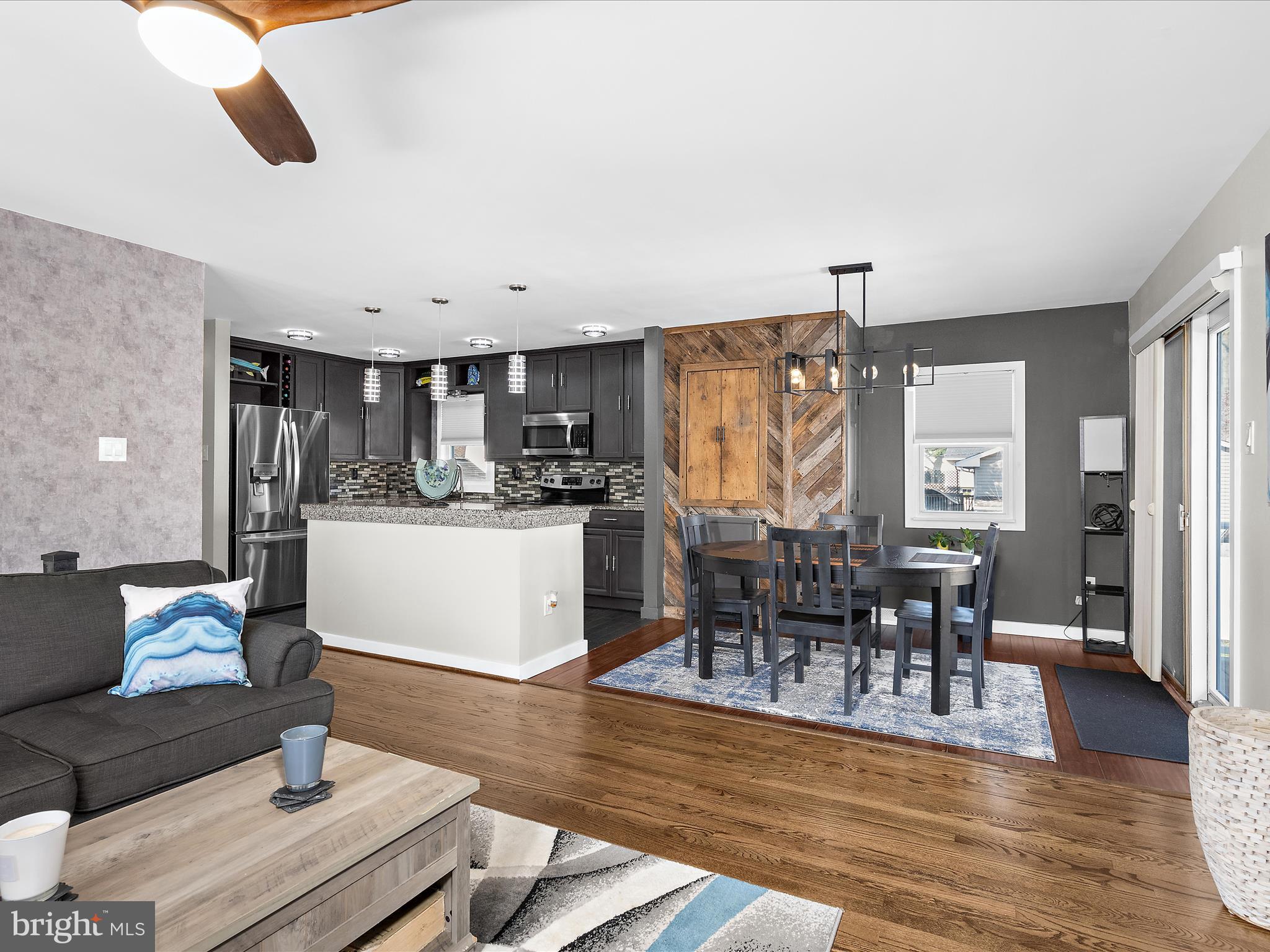 WOODLAND BEACH - Residential