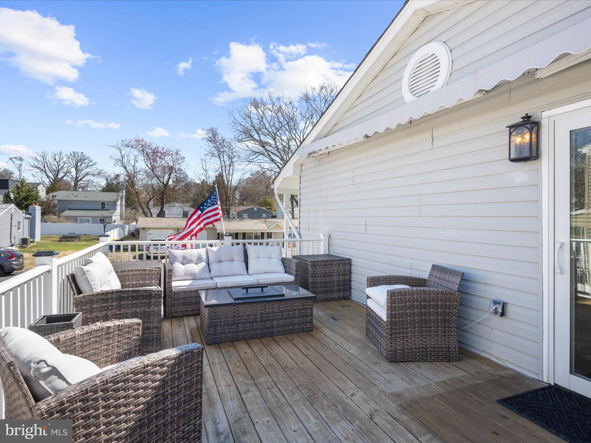 WOODLAND BEACH - Residential