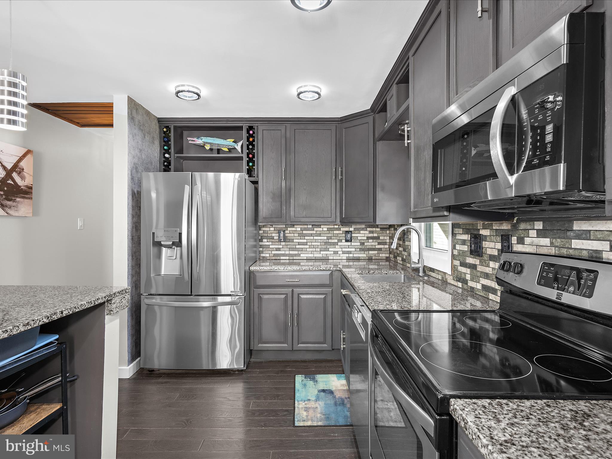 WOODLAND BEACH - Residential