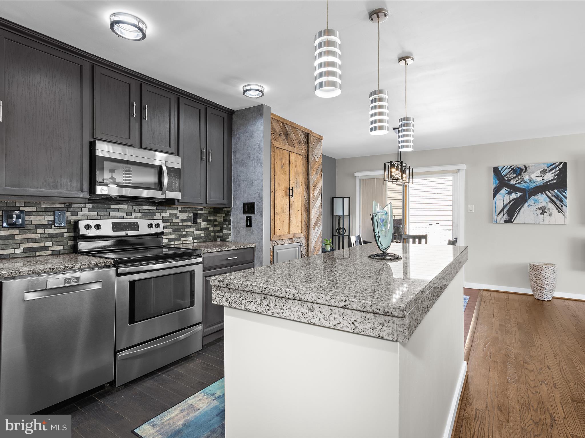 WOODLAND BEACH - Residential