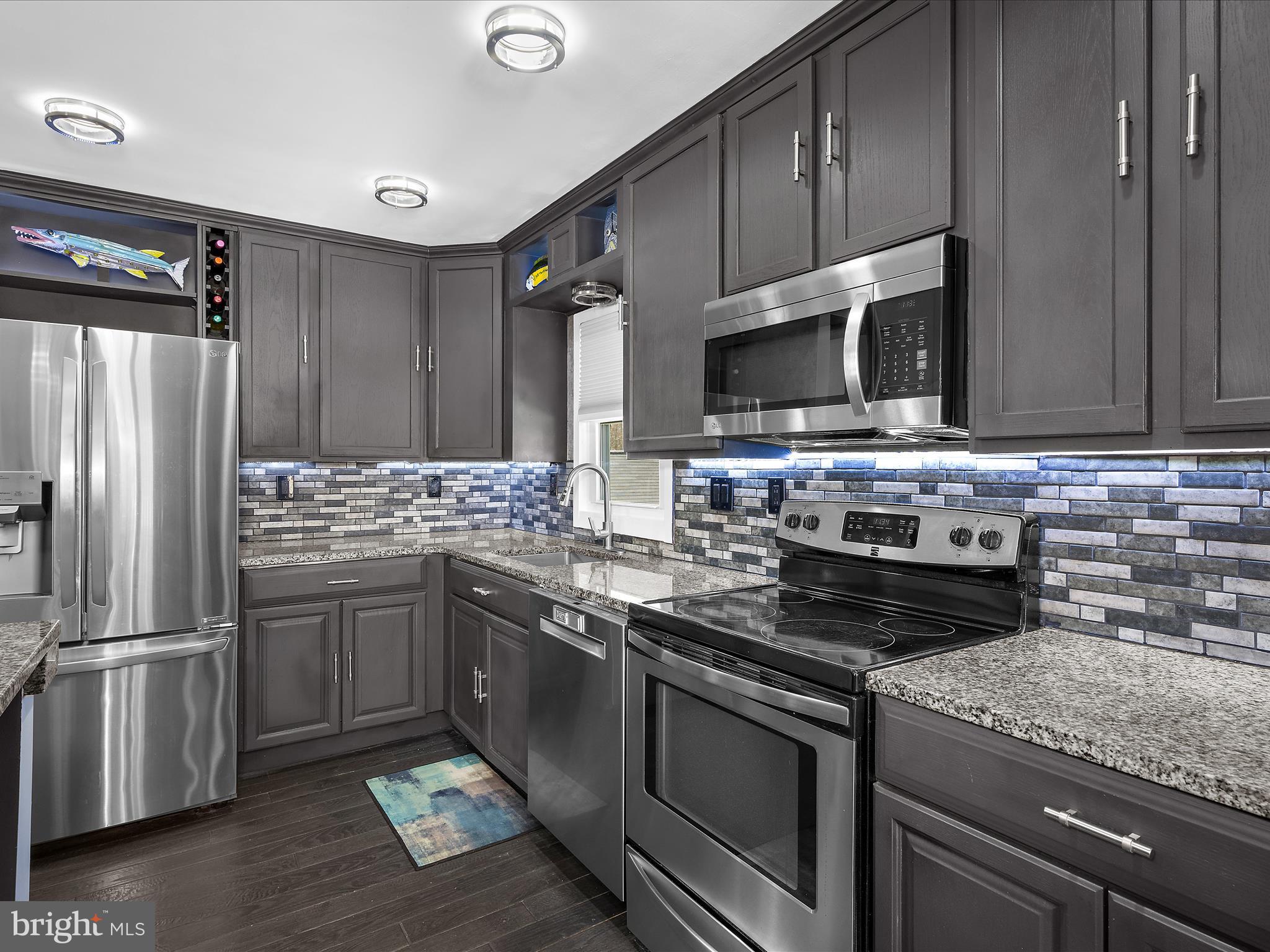 WOODLAND BEACH - Residential