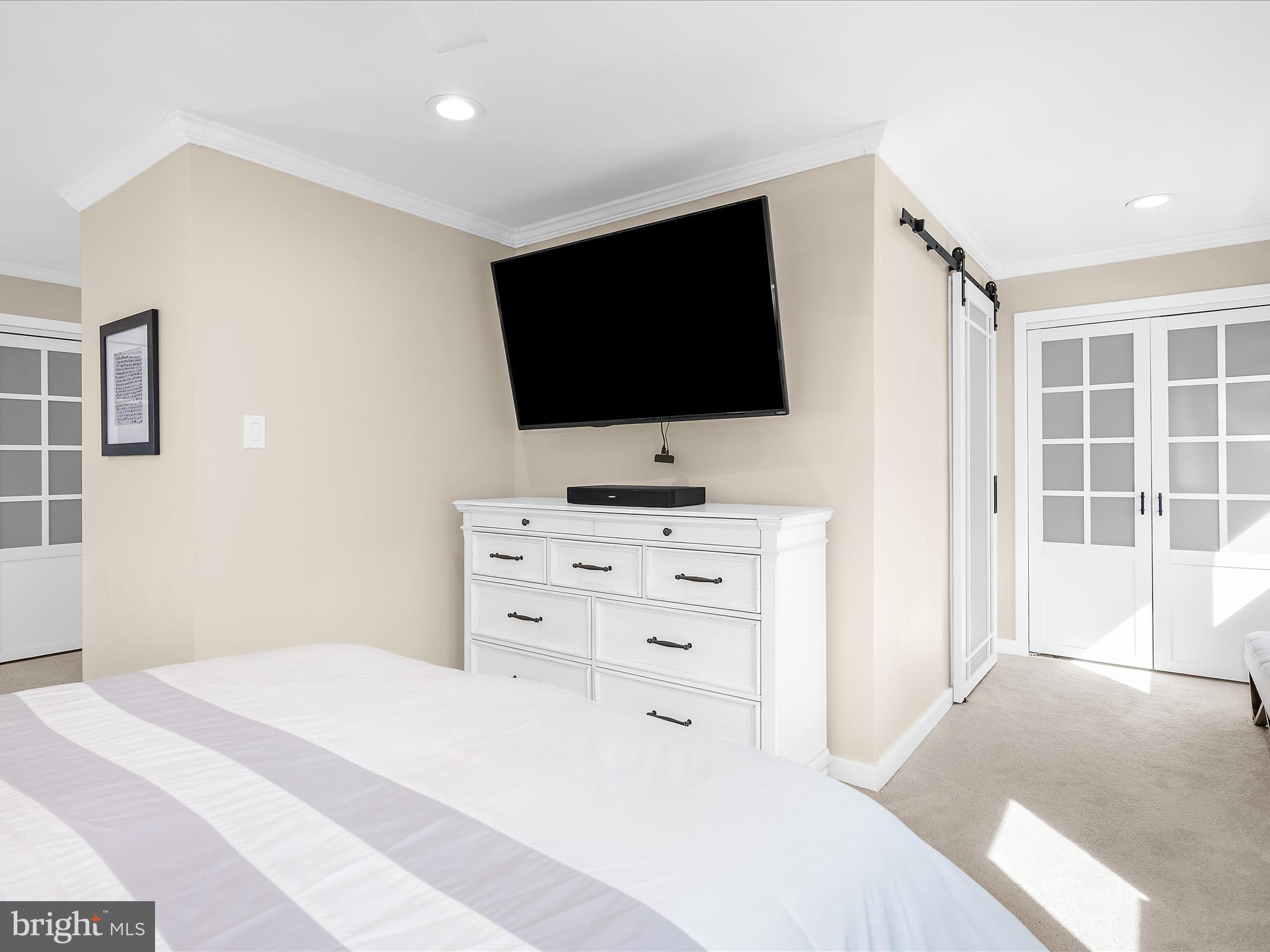 WOODLAND BEACH - Residential