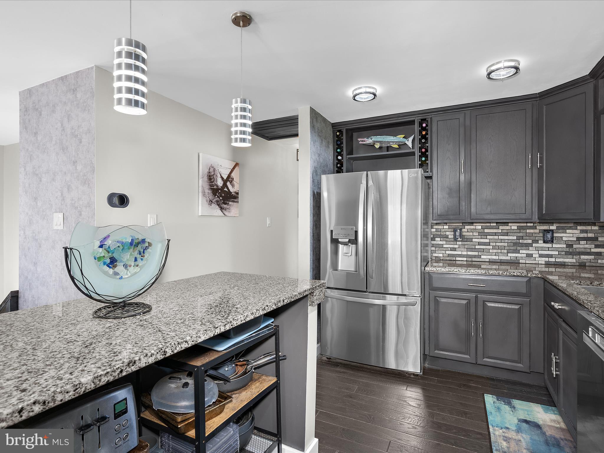 WOODLAND BEACH - Residential