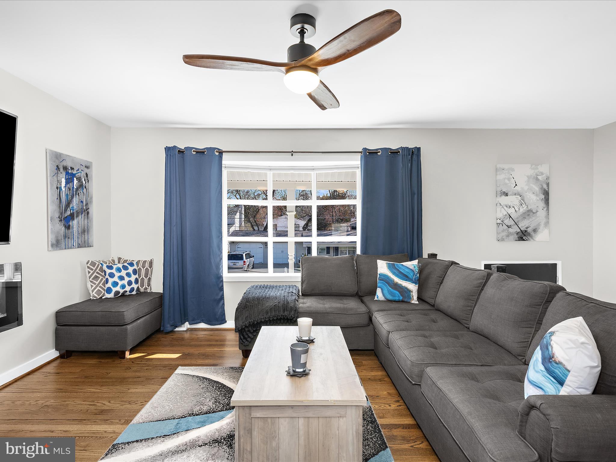 WOODLAND BEACH - Residential