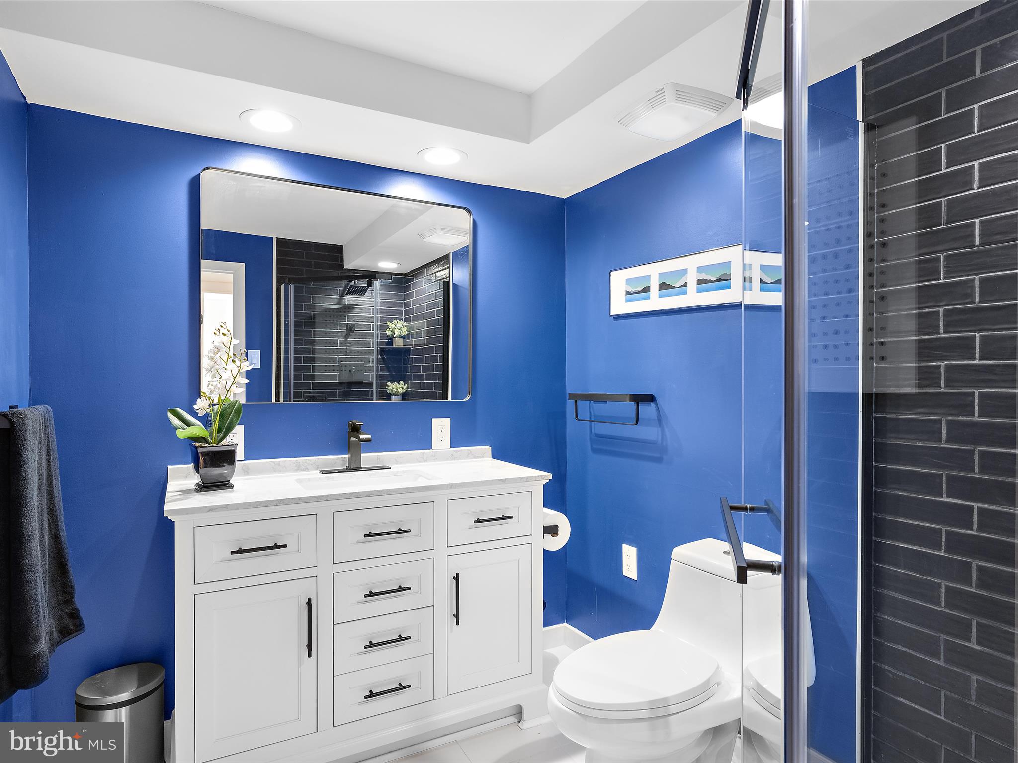 WOODLAND BEACH - Residential