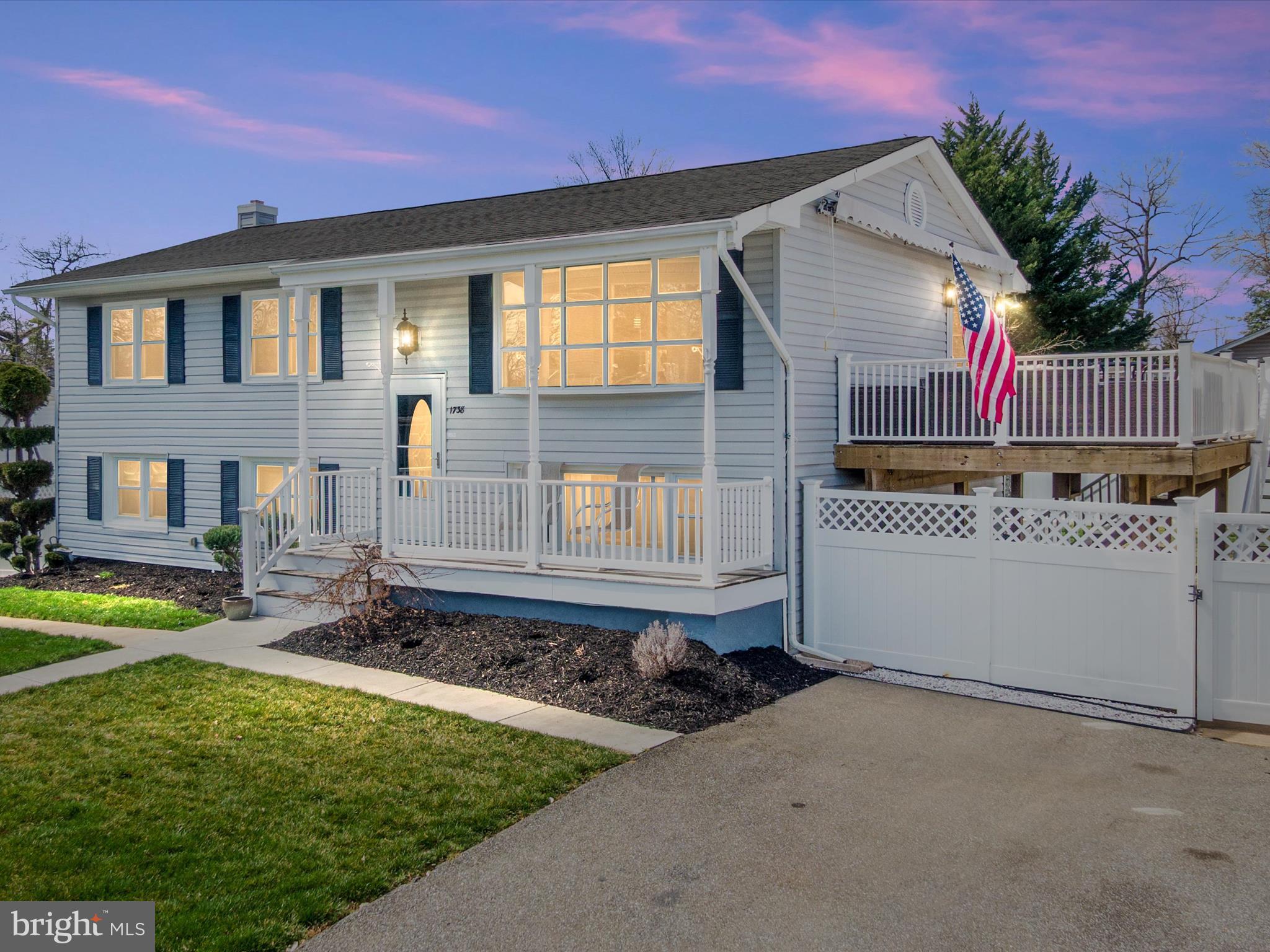 WOODLAND BEACH - Residential