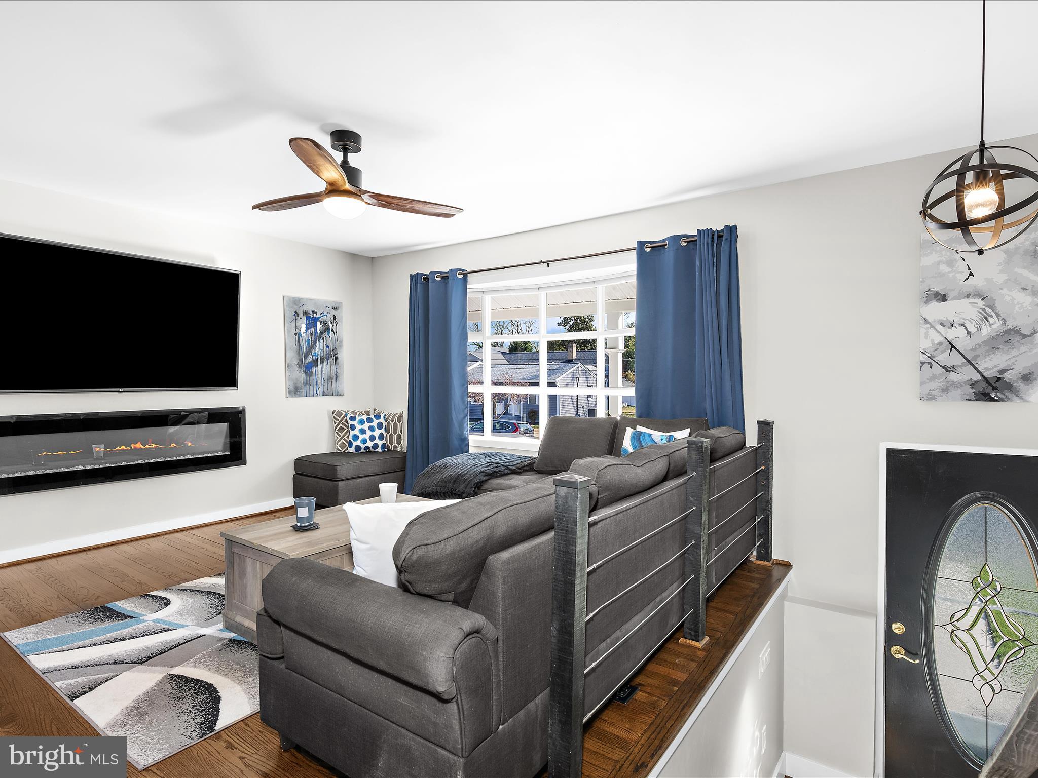 WOODLAND BEACH - Residential