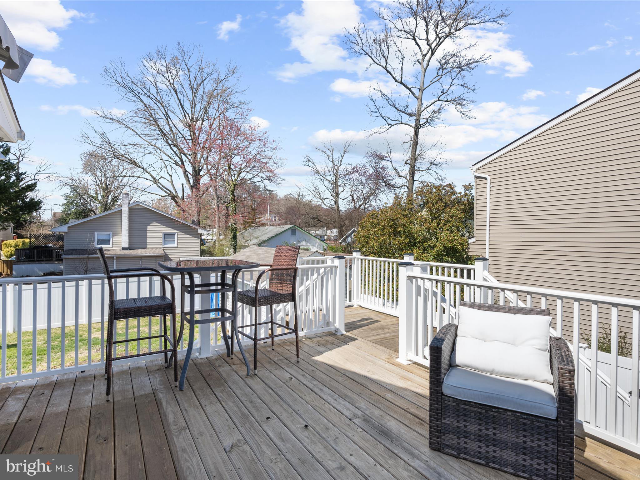 WOODLAND BEACH - Residential