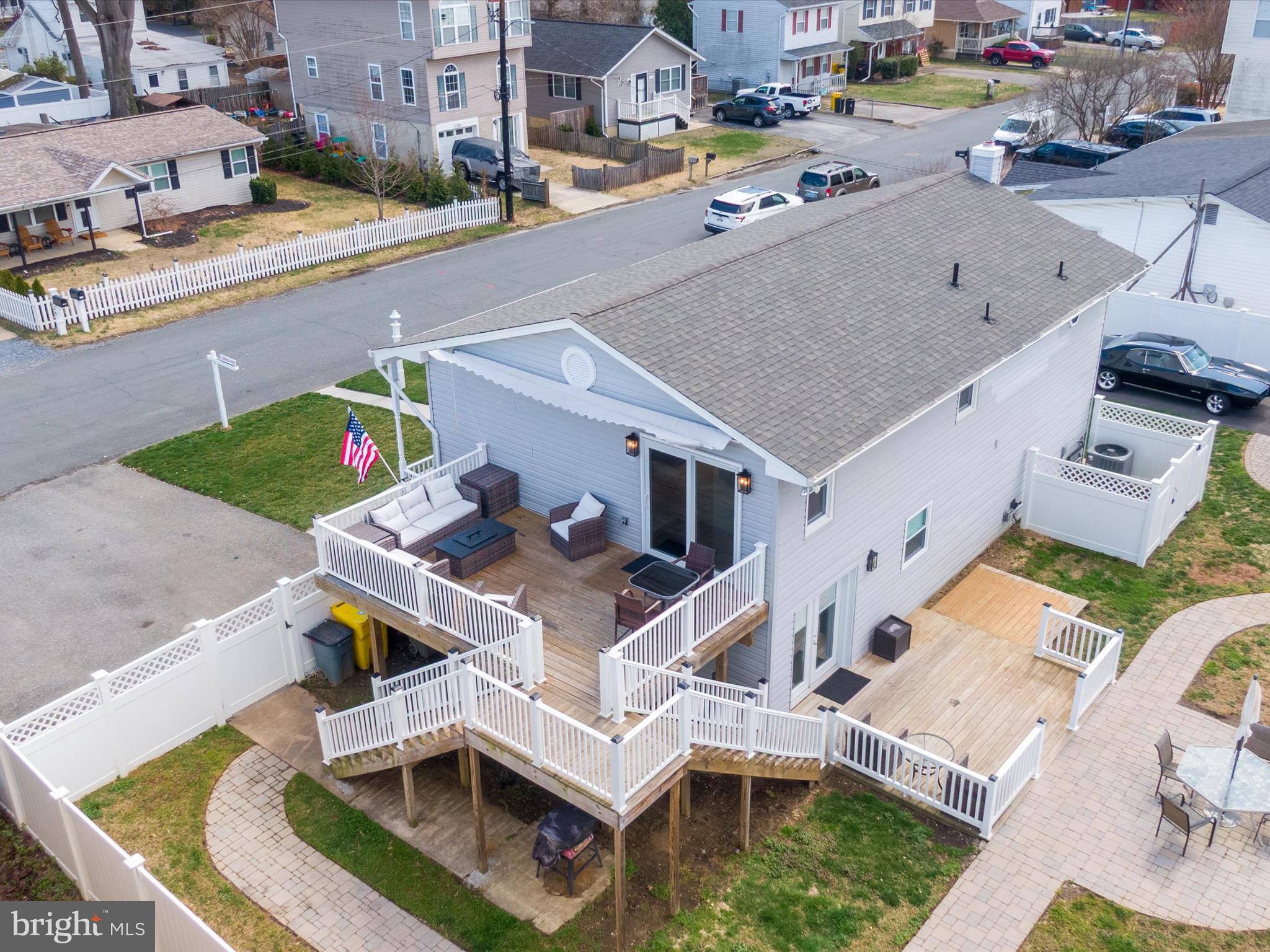 WOODLAND BEACH - Residential