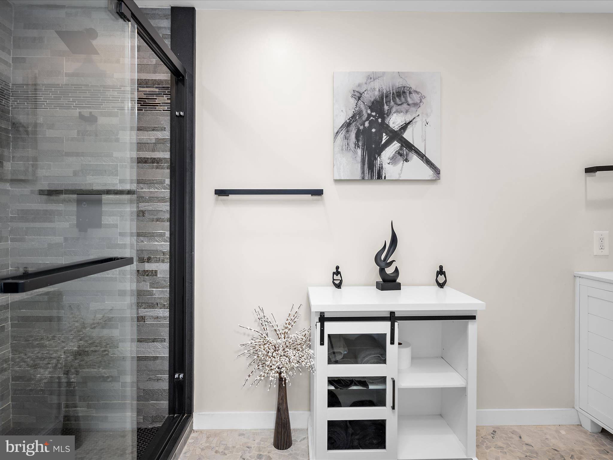 WOODLAND BEACH - Residential