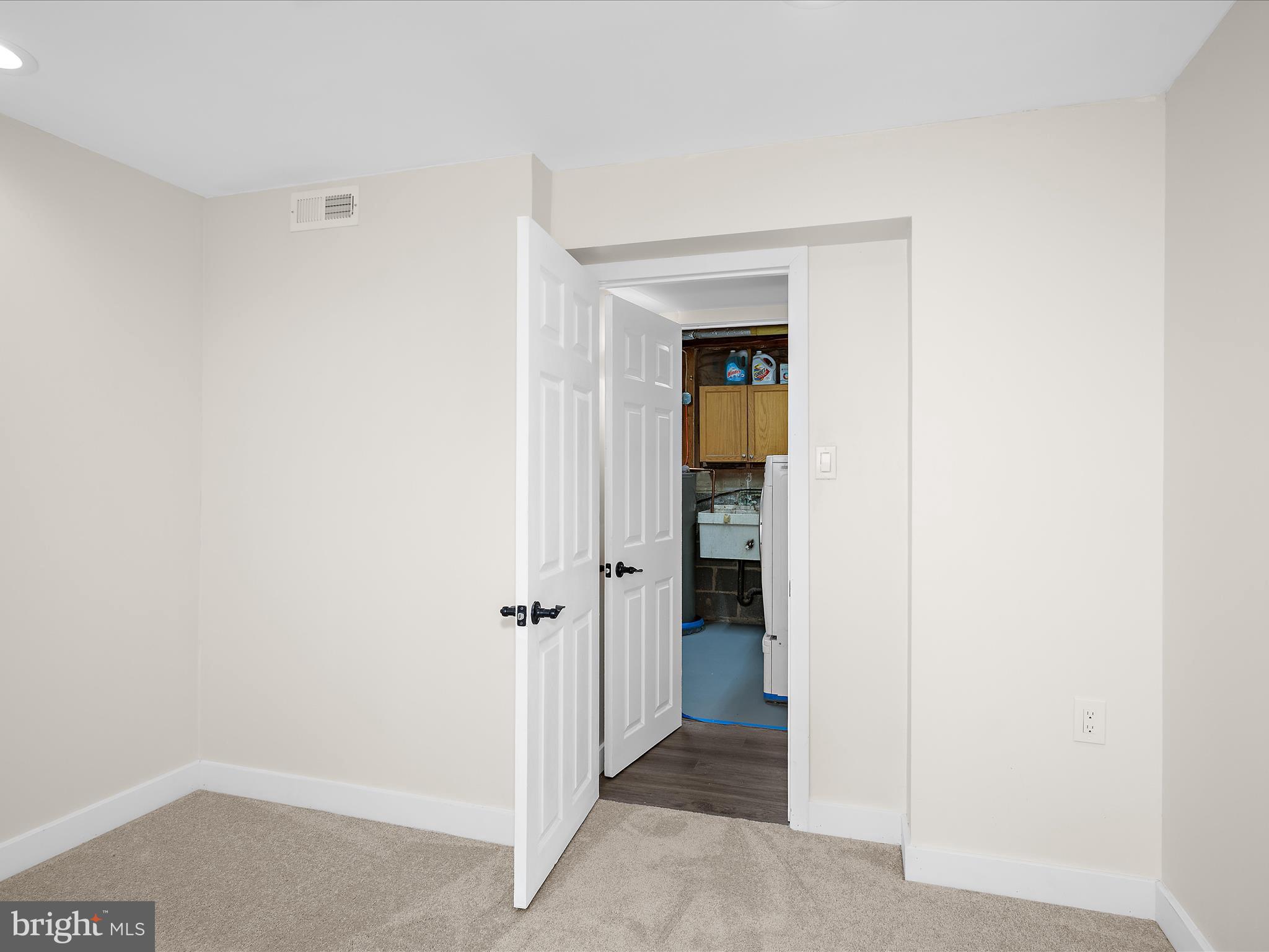 WOODLAND BEACH - Residential