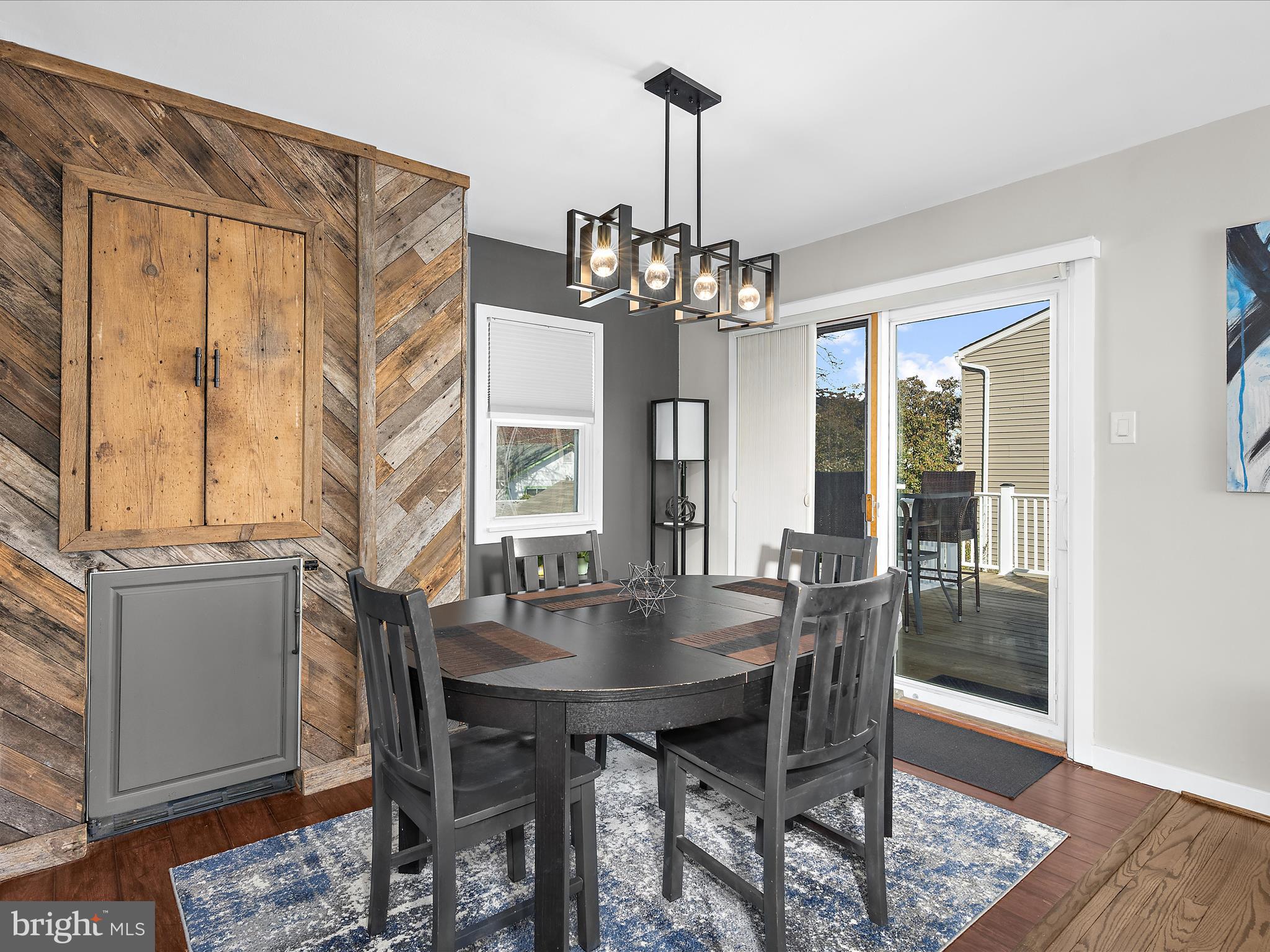 WOODLAND BEACH - Residential