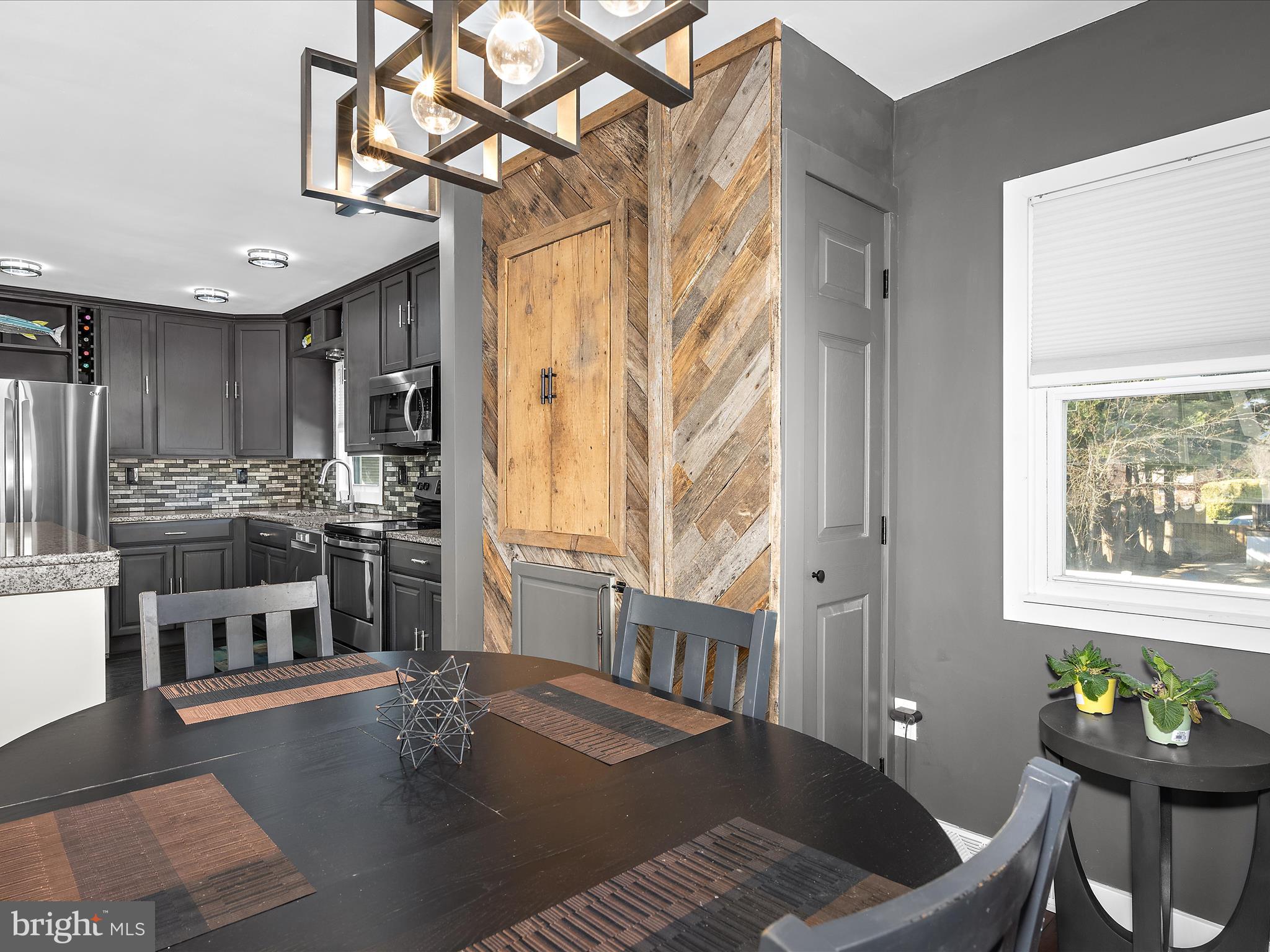 WOODLAND BEACH - Residential