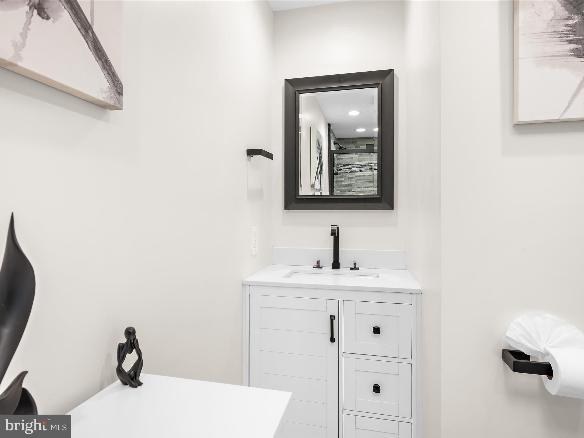 WOODLAND BEACH - Residential