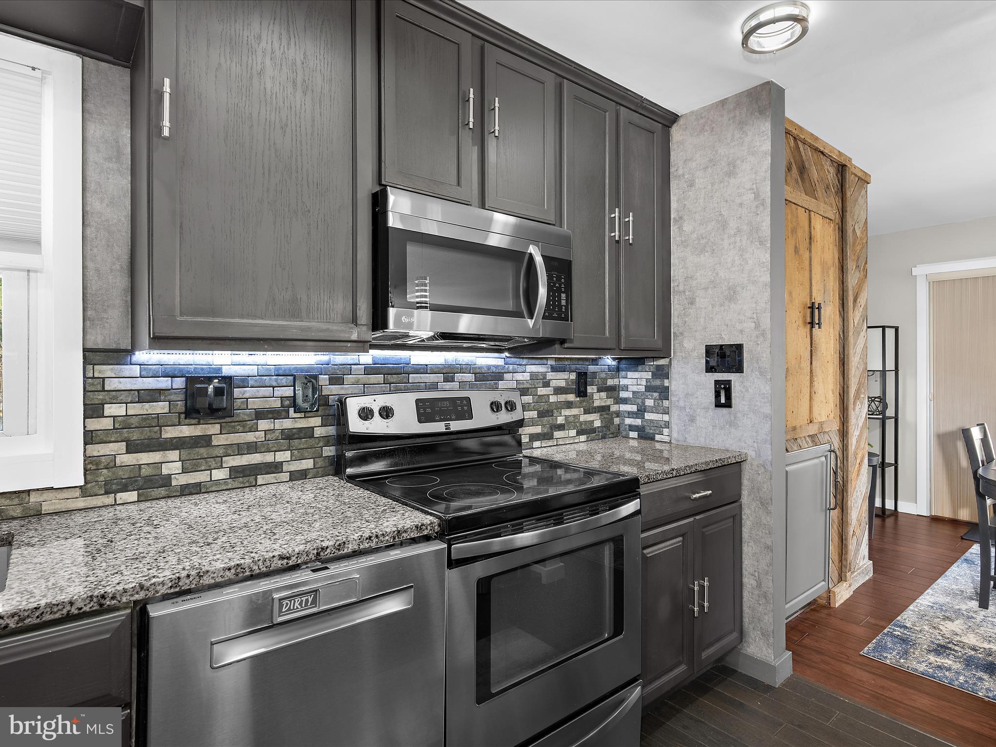 WOODLAND BEACH - Residential