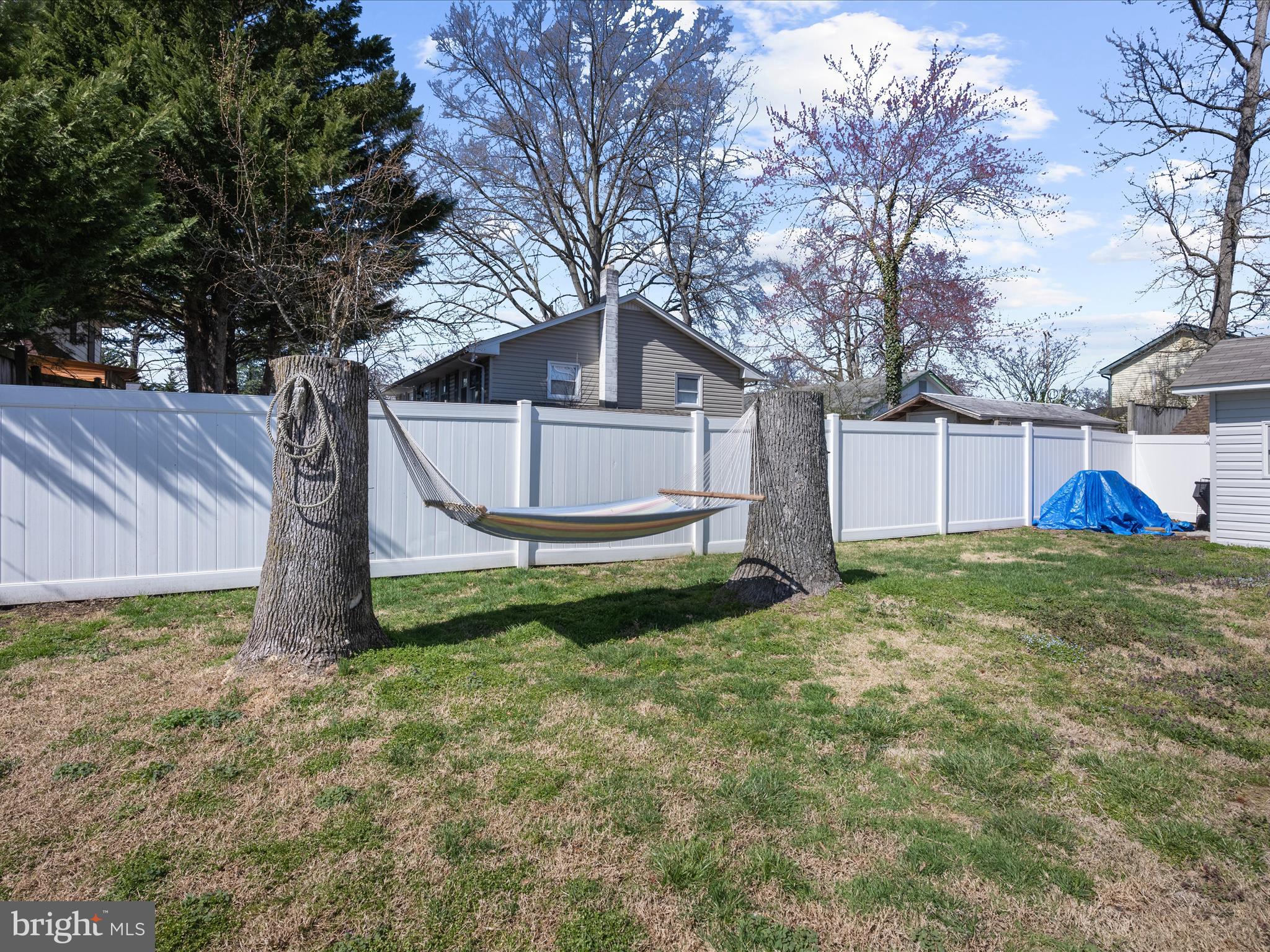 WOODLAND BEACH - Residential