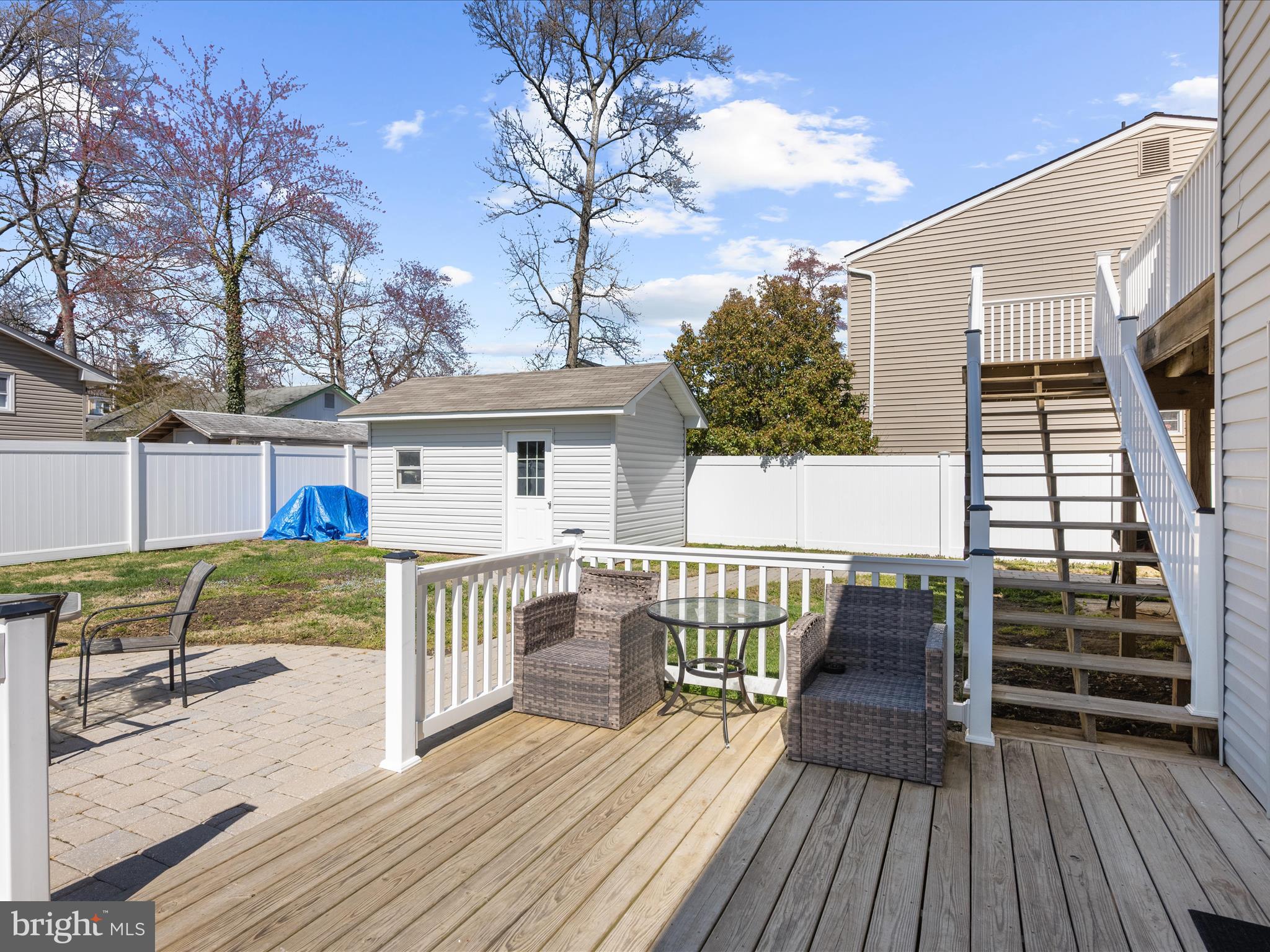 WOODLAND BEACH - Residential