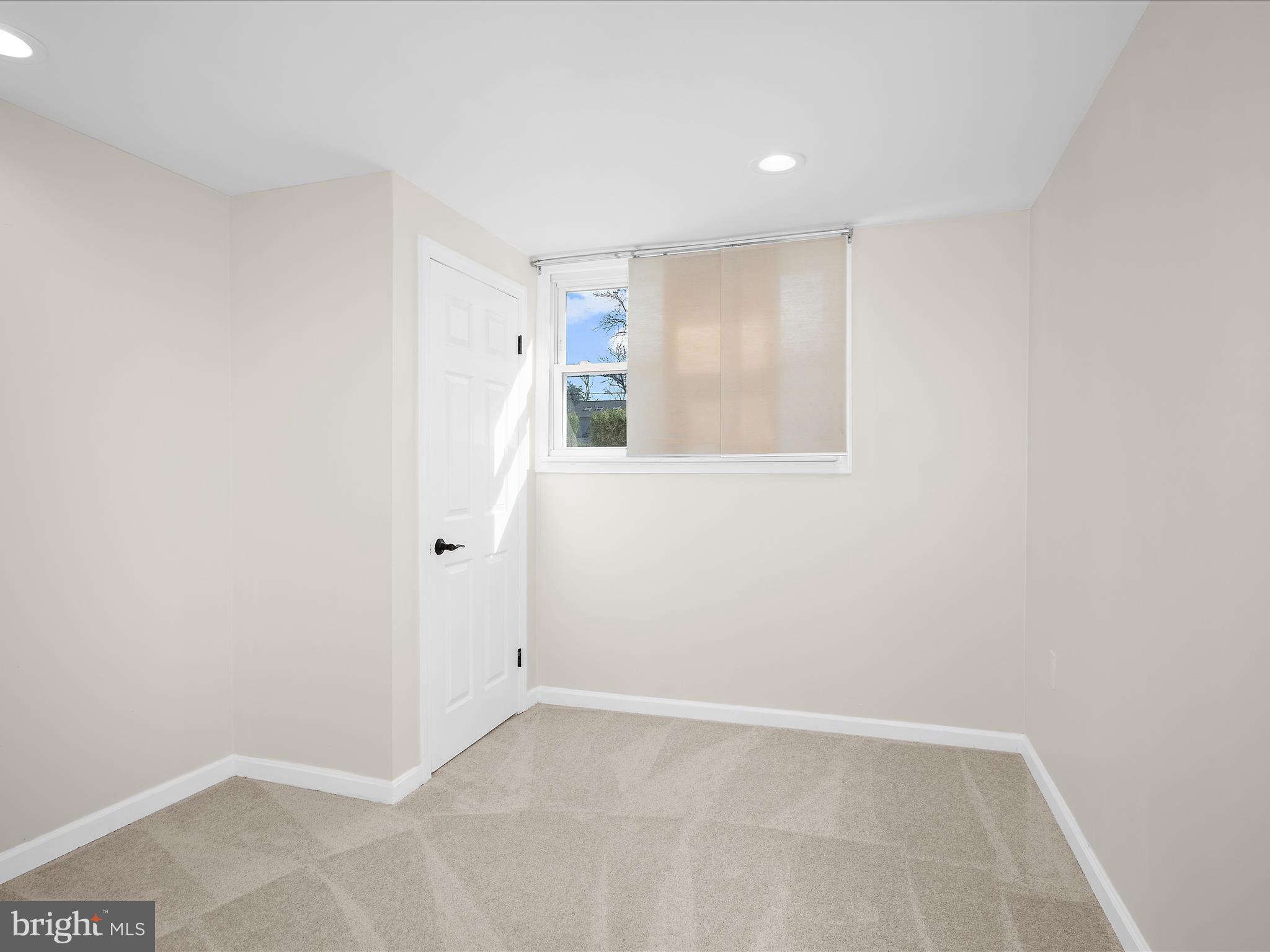 WOODLAND BEACH - Residential