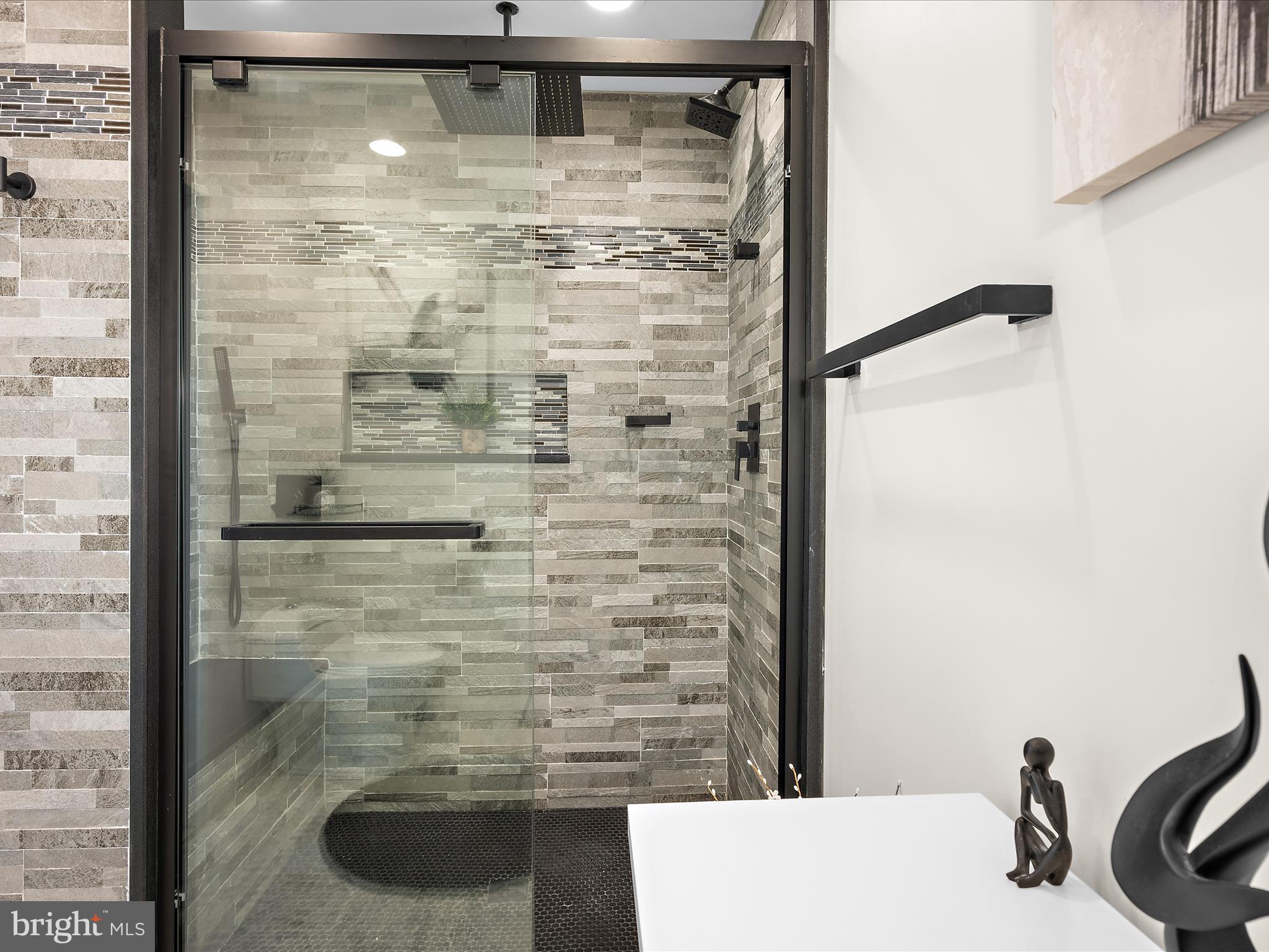 WOODLAND BEACH - Residential