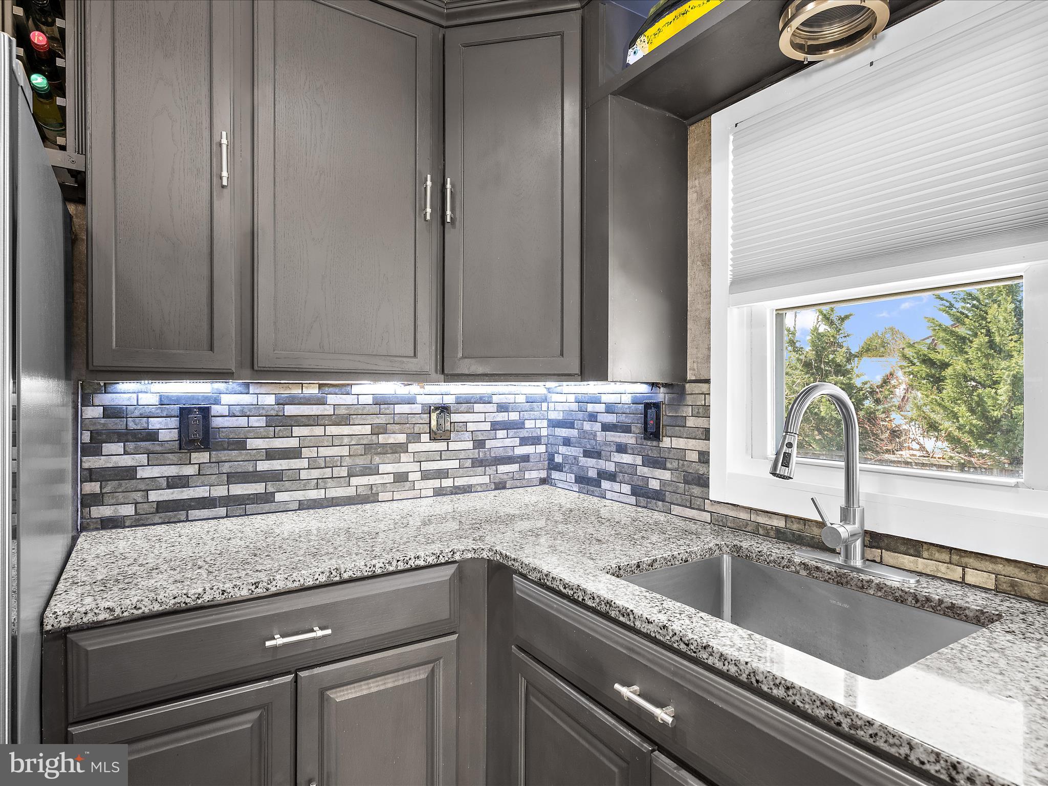 WOODLAND BEACH - Residential