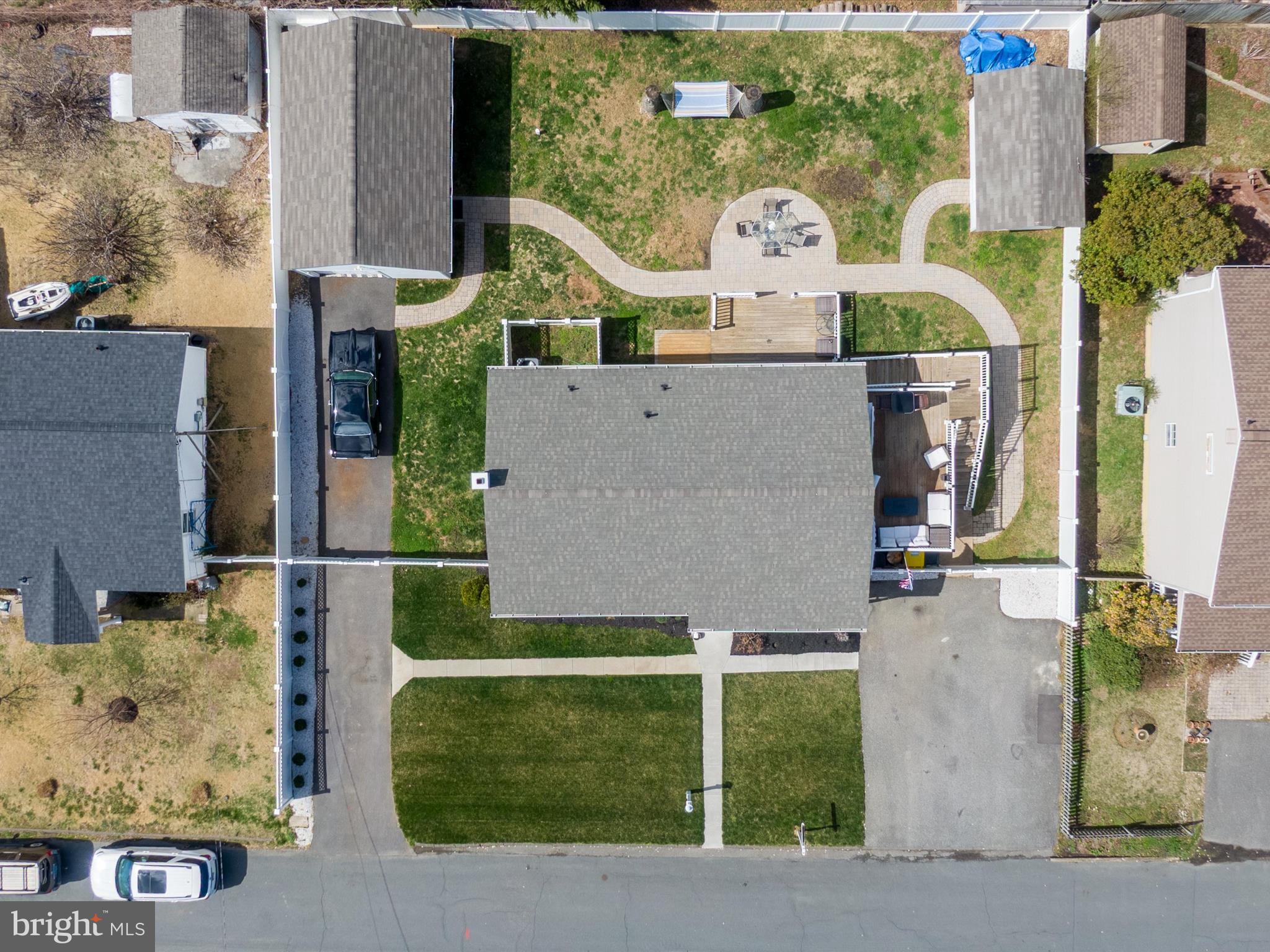 WOODLAND BEACH - Residential