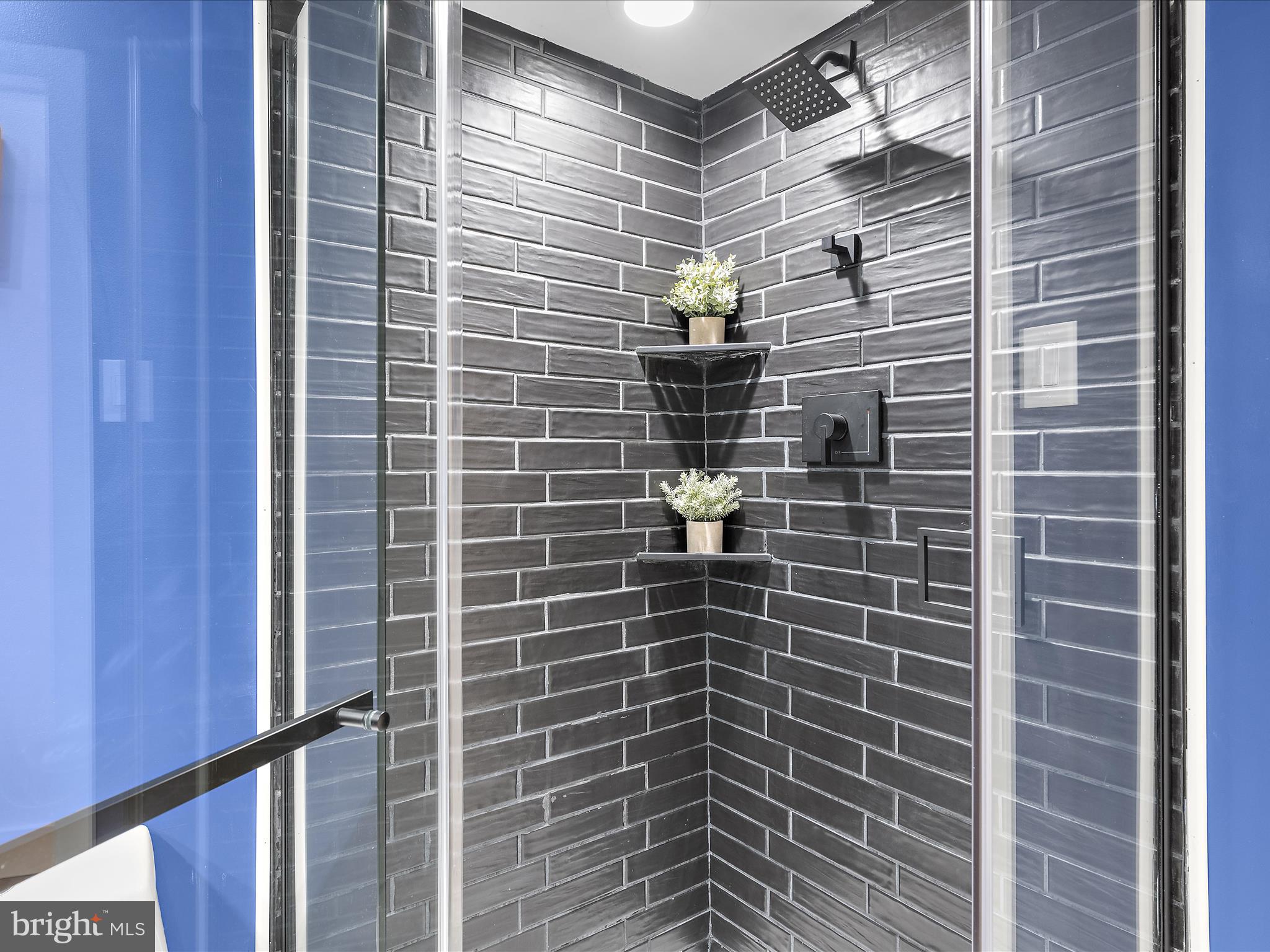 WOODLAND BEACH - Residential