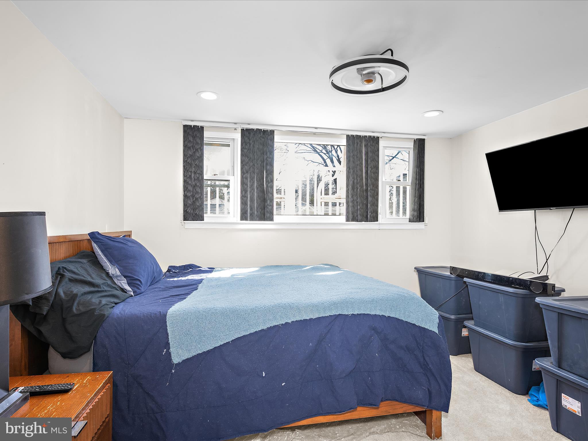 WOODLAND BEACH - Residential