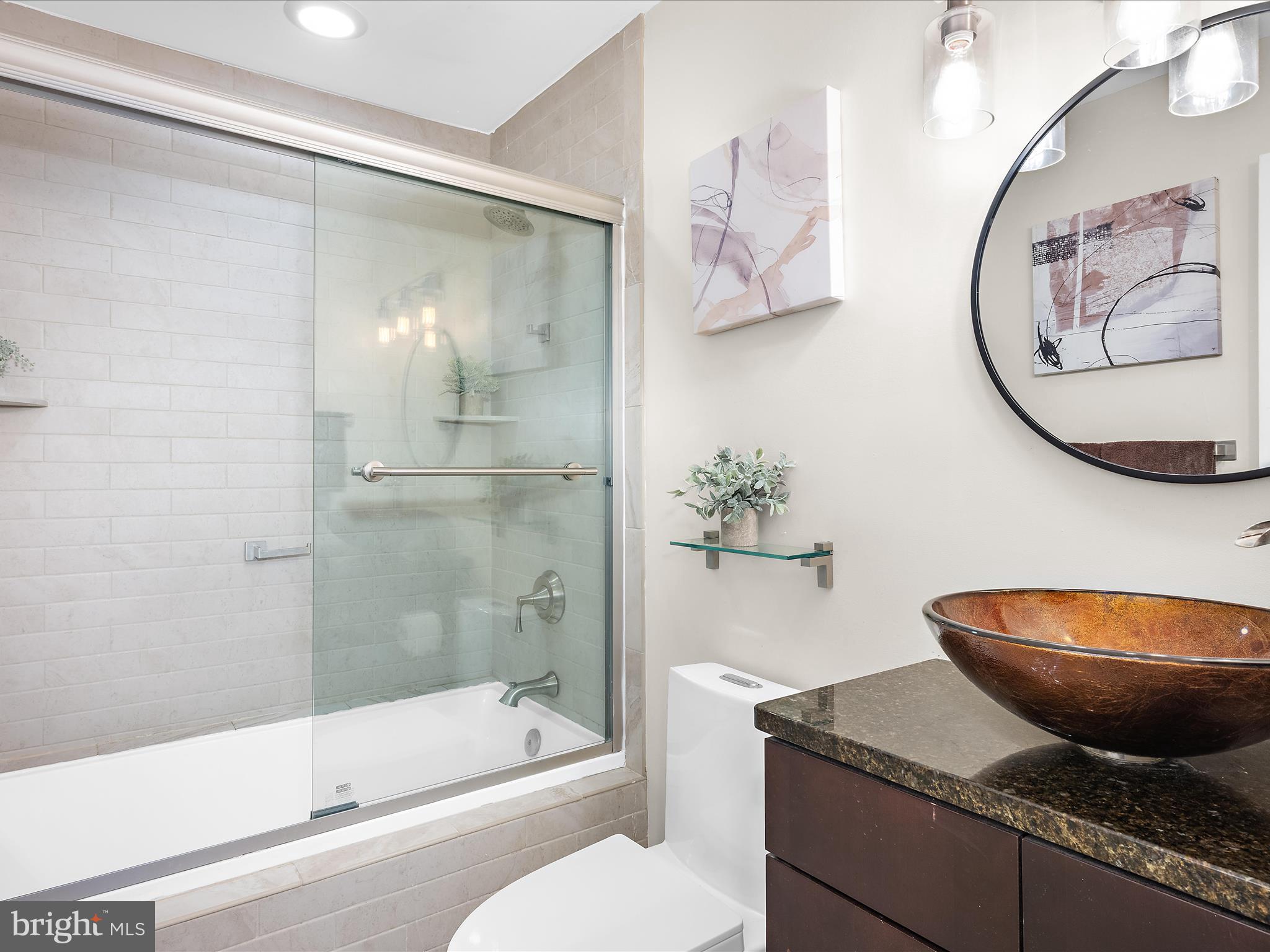 WOODLAND BEACH - Residential