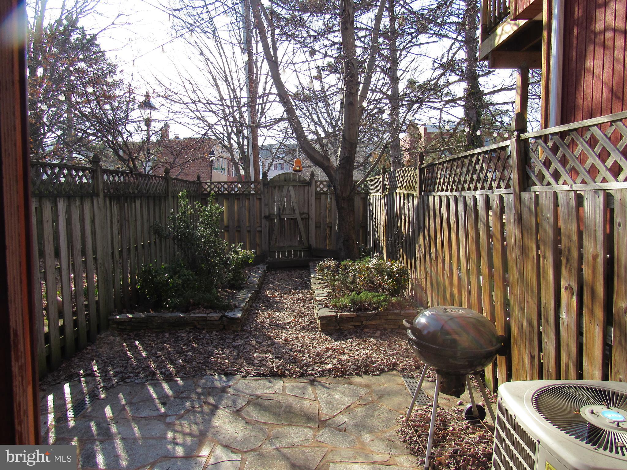 BARRE CIRCLE HISTORIC DISTRICT - Residential Lease