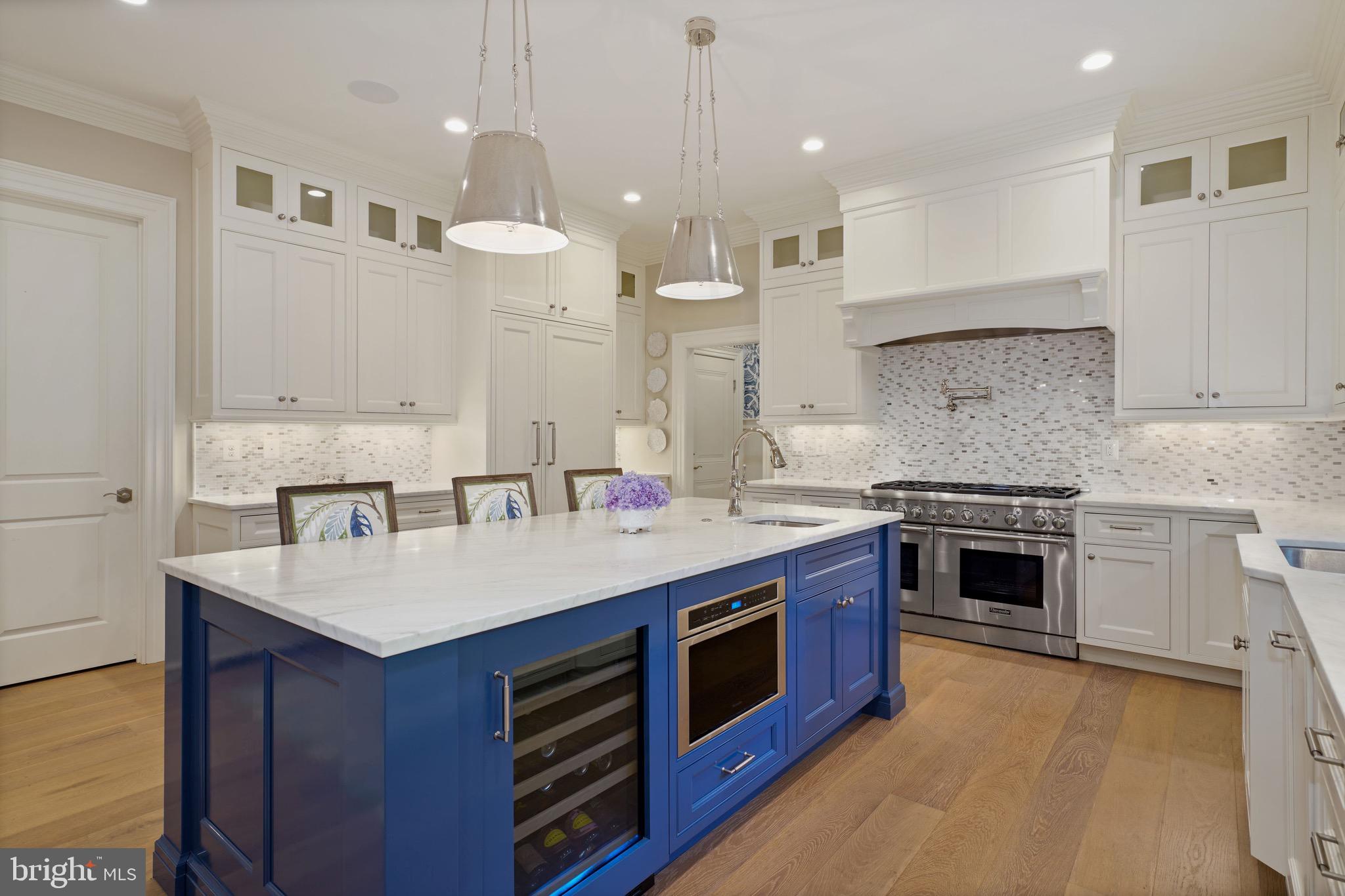 COUNTRY CLUB HILLS - Residential