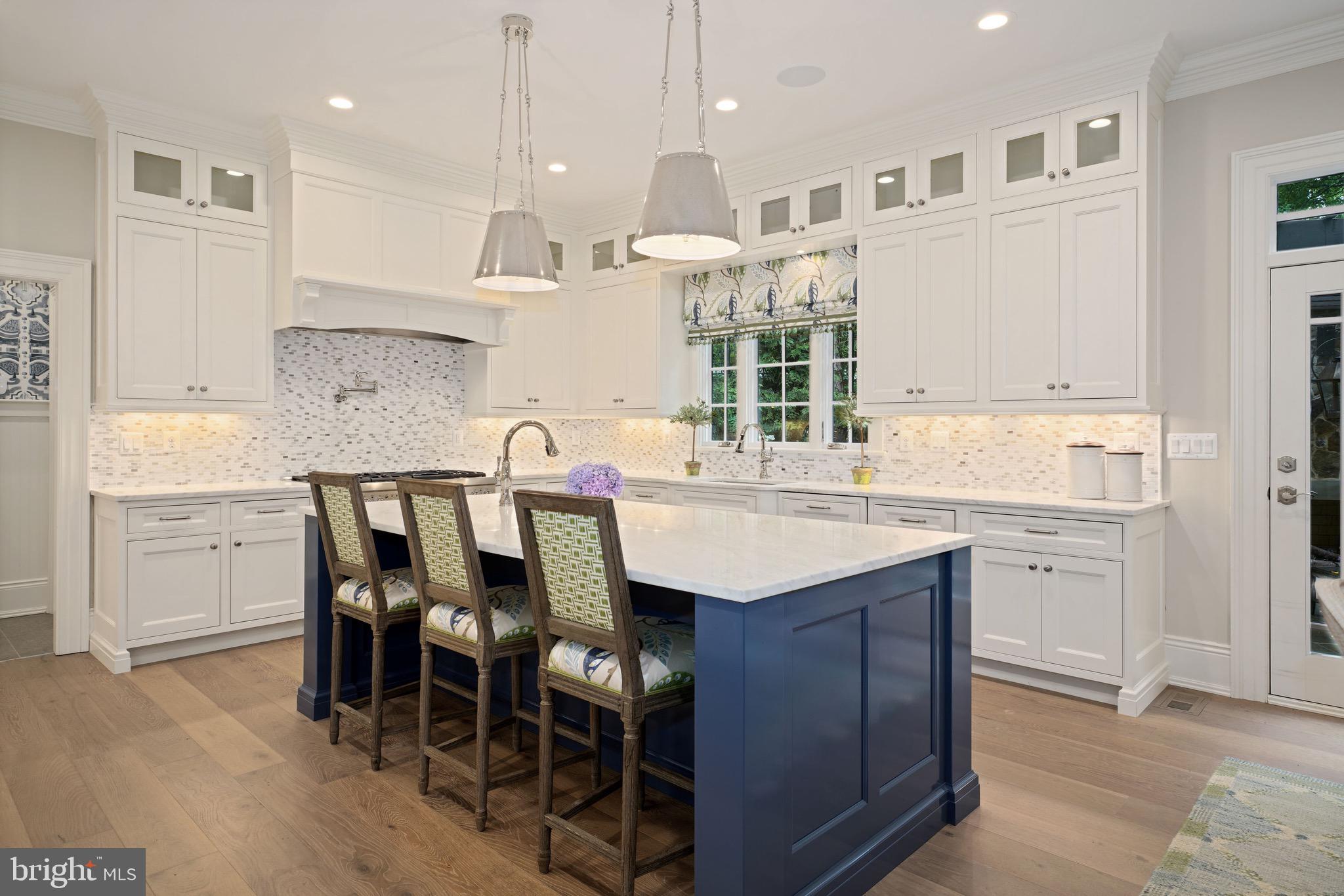 COUNTRY CLUB HILLS - Residential