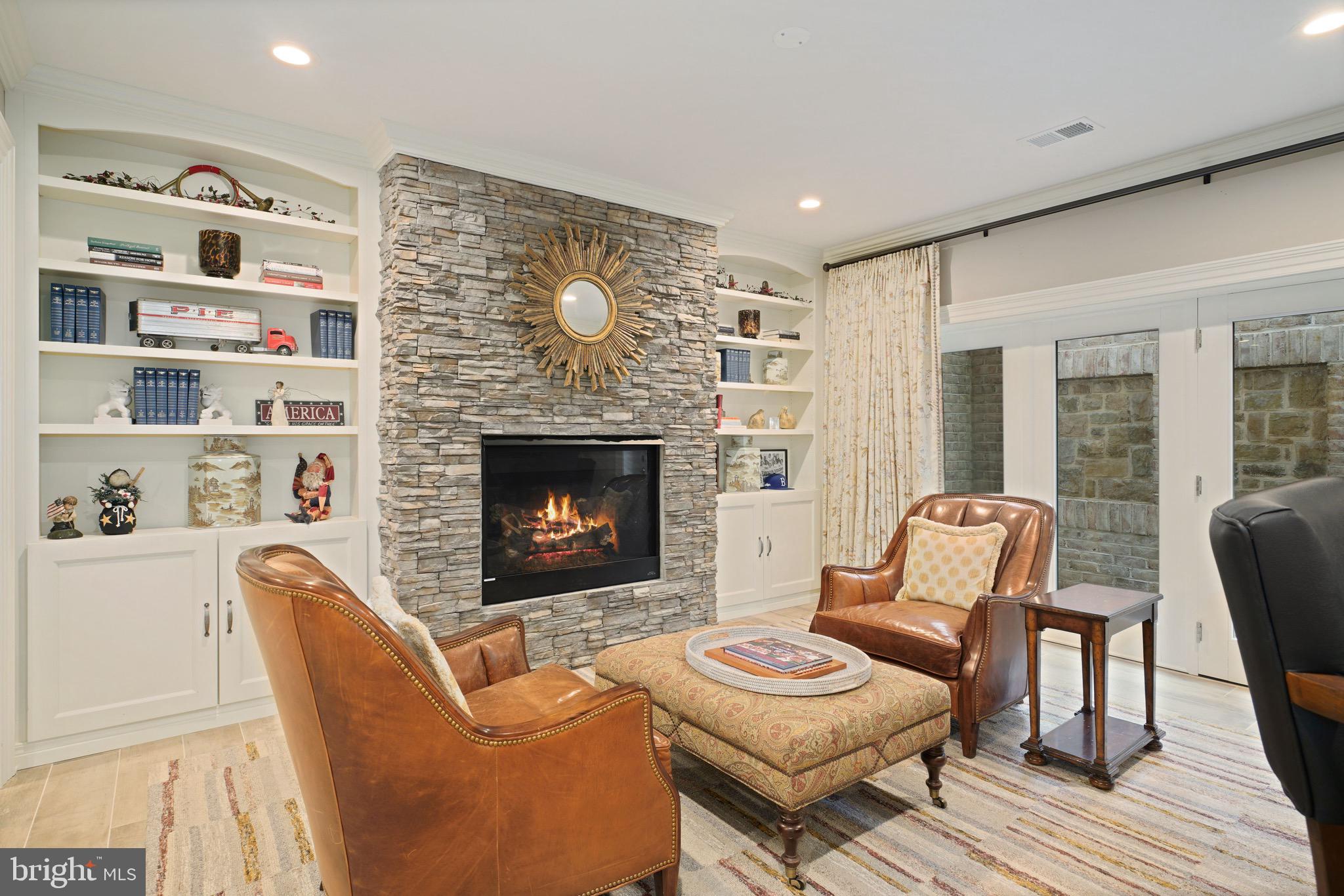 COUNTRY CLUB HILLS - Residential