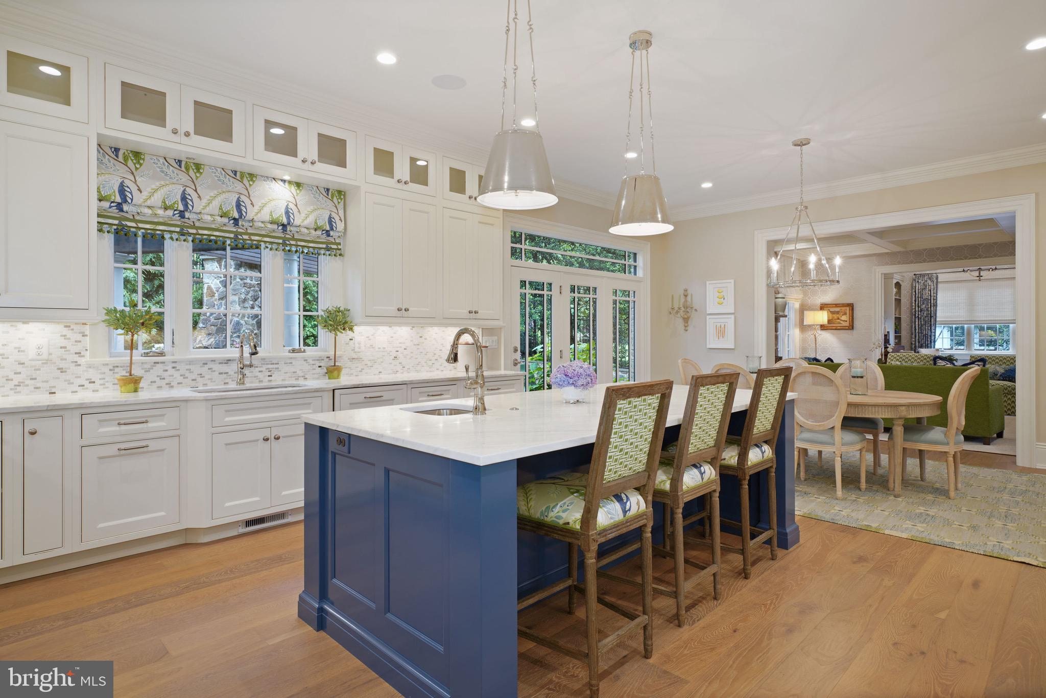 COUNTRY CLUB HILLS - Residential