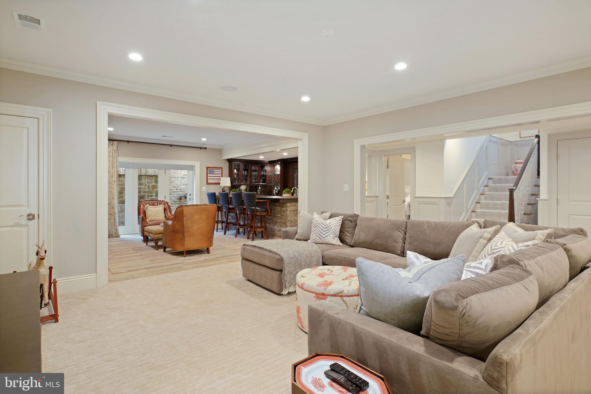 COUNTRY CLUB HILLS - Residential