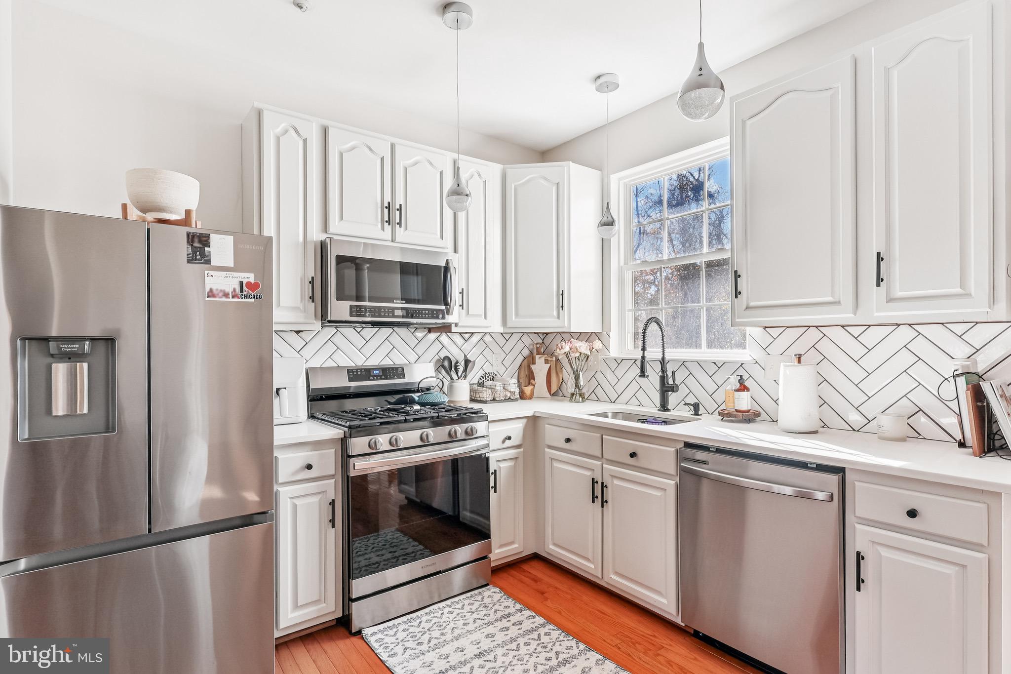 RIDGE COMMONS - Residential Lease