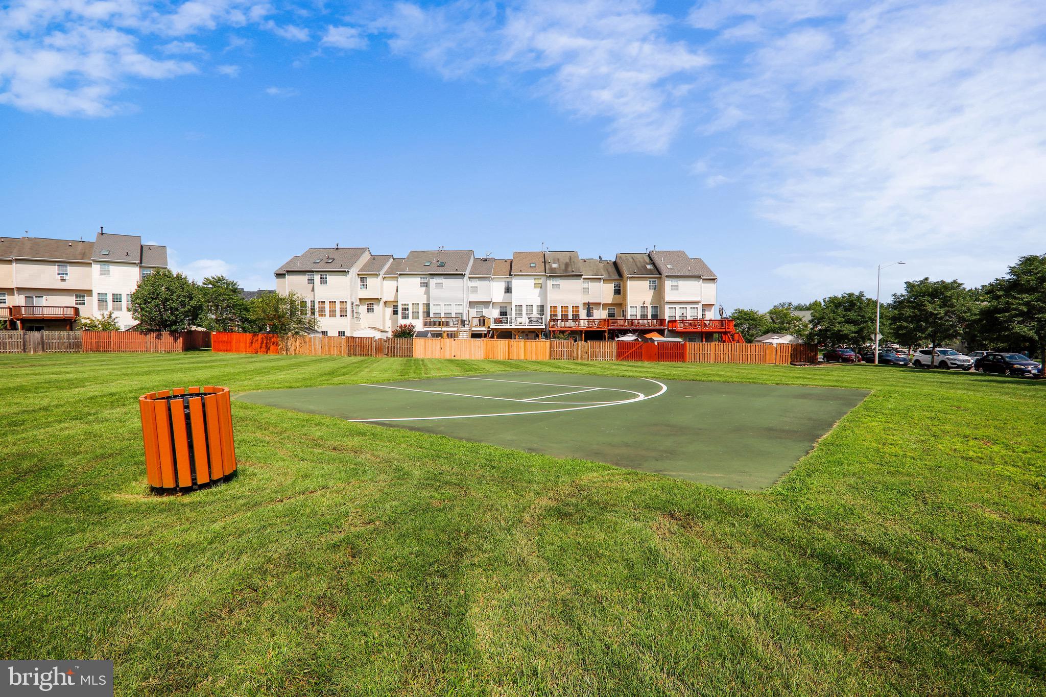 RIDGE COMMONS - Residential Lease