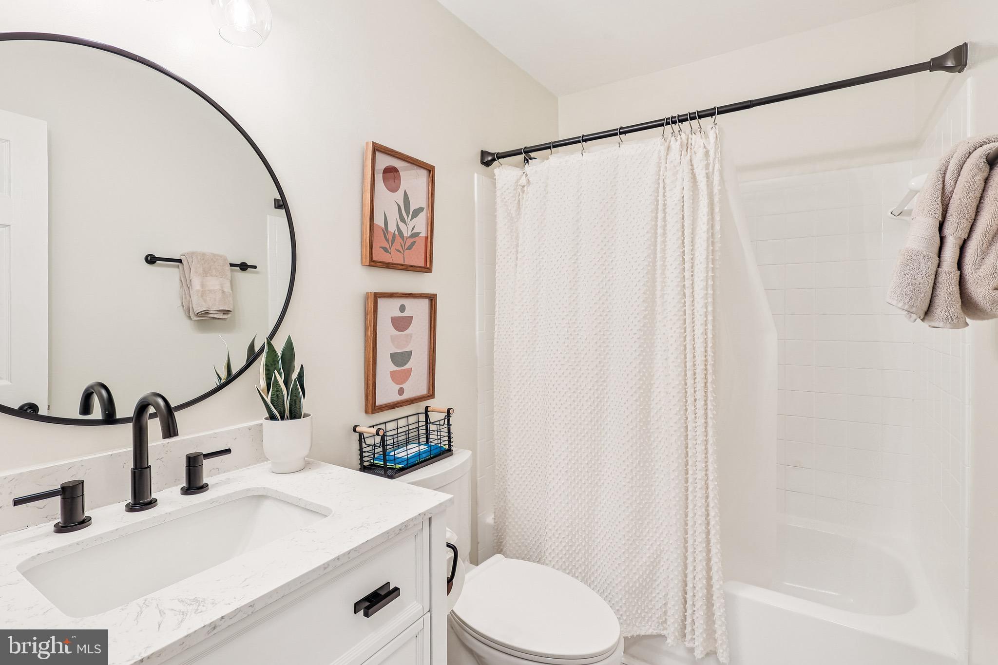 RIDGE COMMONS - Residential Lease