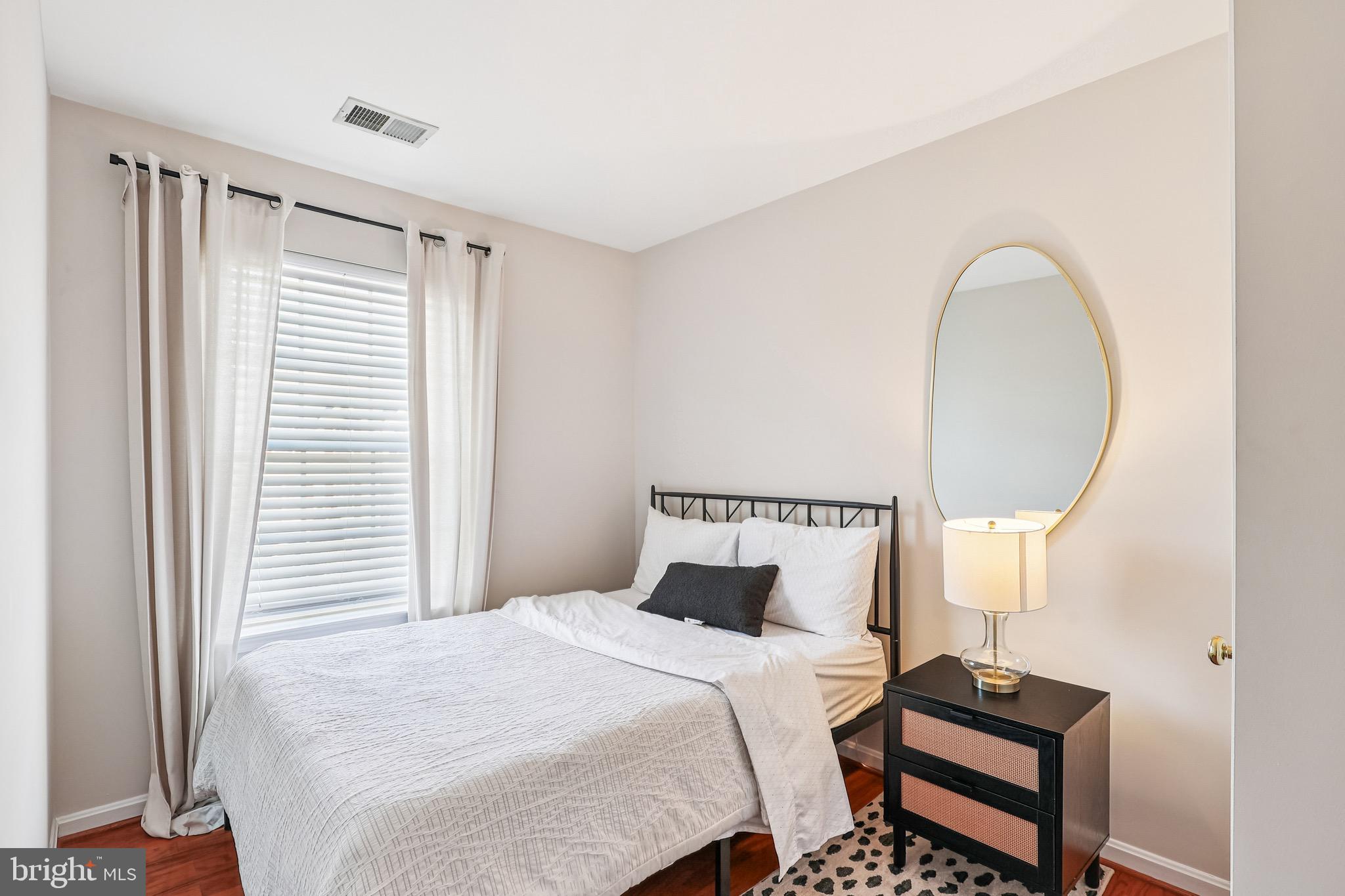 RIDGE COMMONS - Residential Lease