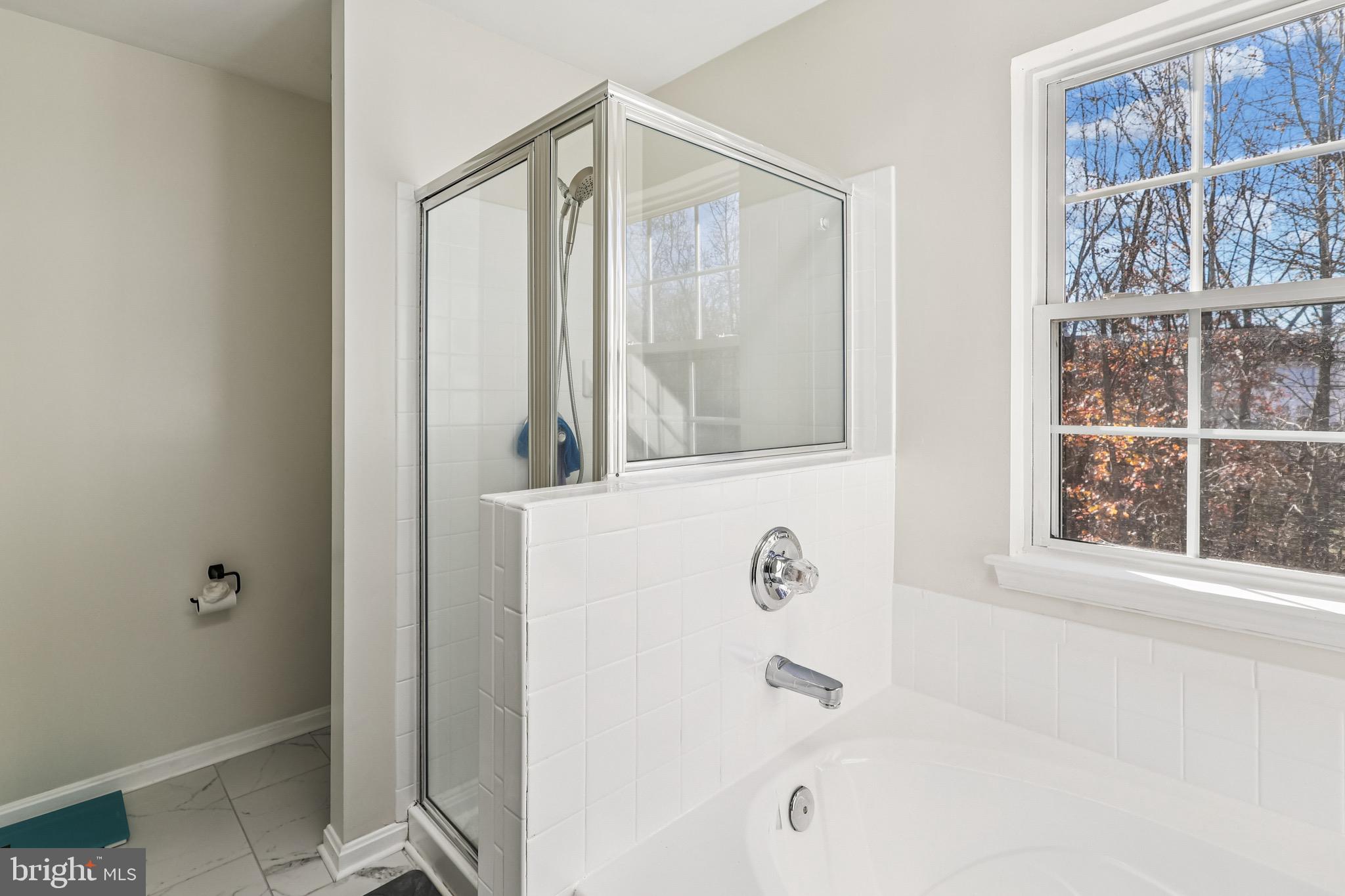 RIDGE COMMONS - Residential Lease