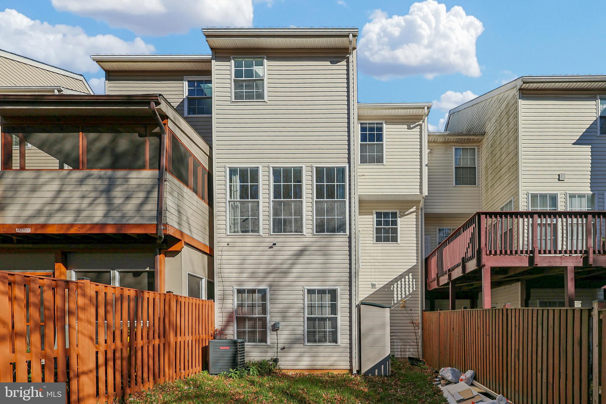 RIDGE COMMONS - Residential Lease