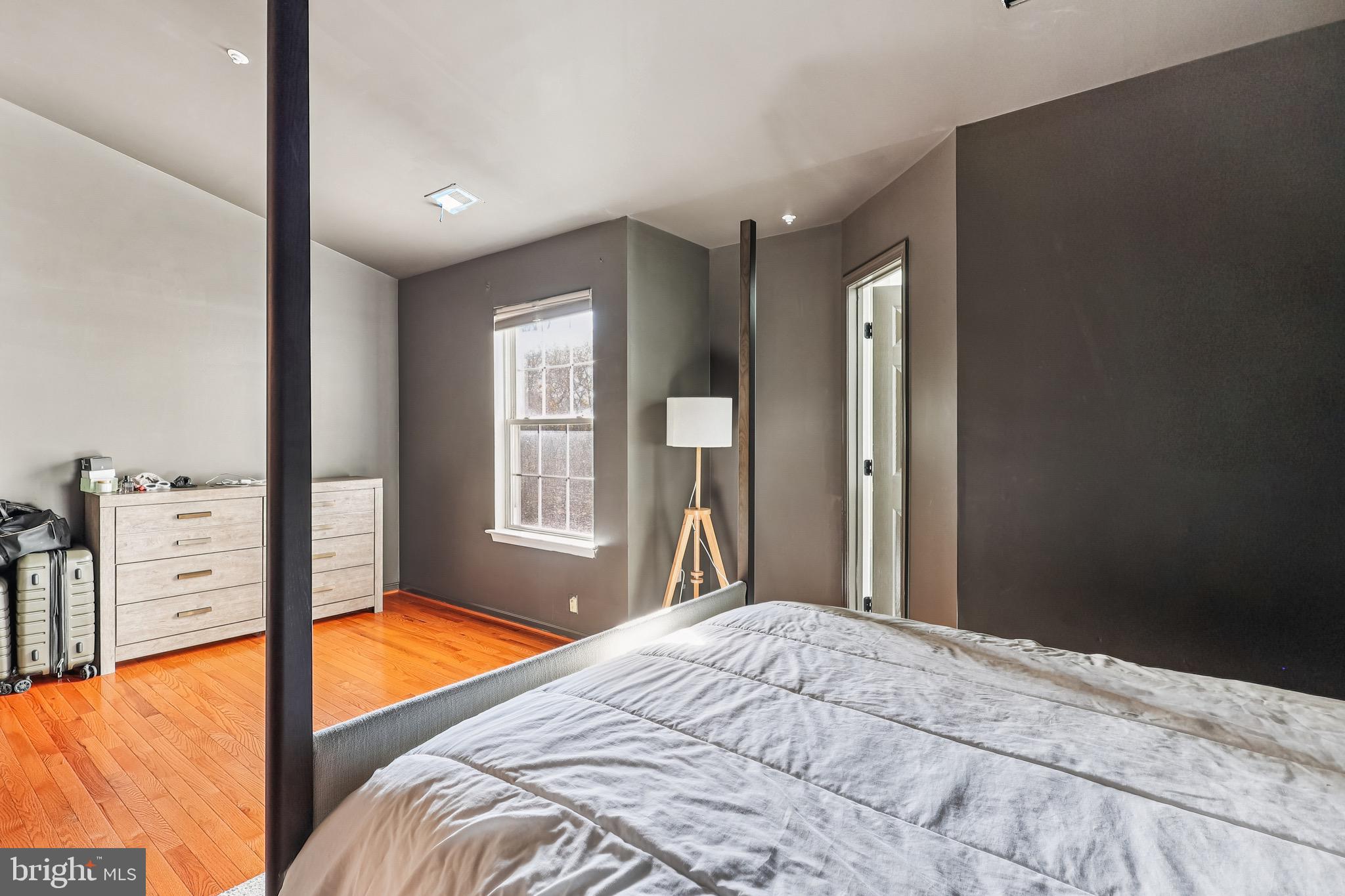 RIDGE COMMONS - Residential Lease