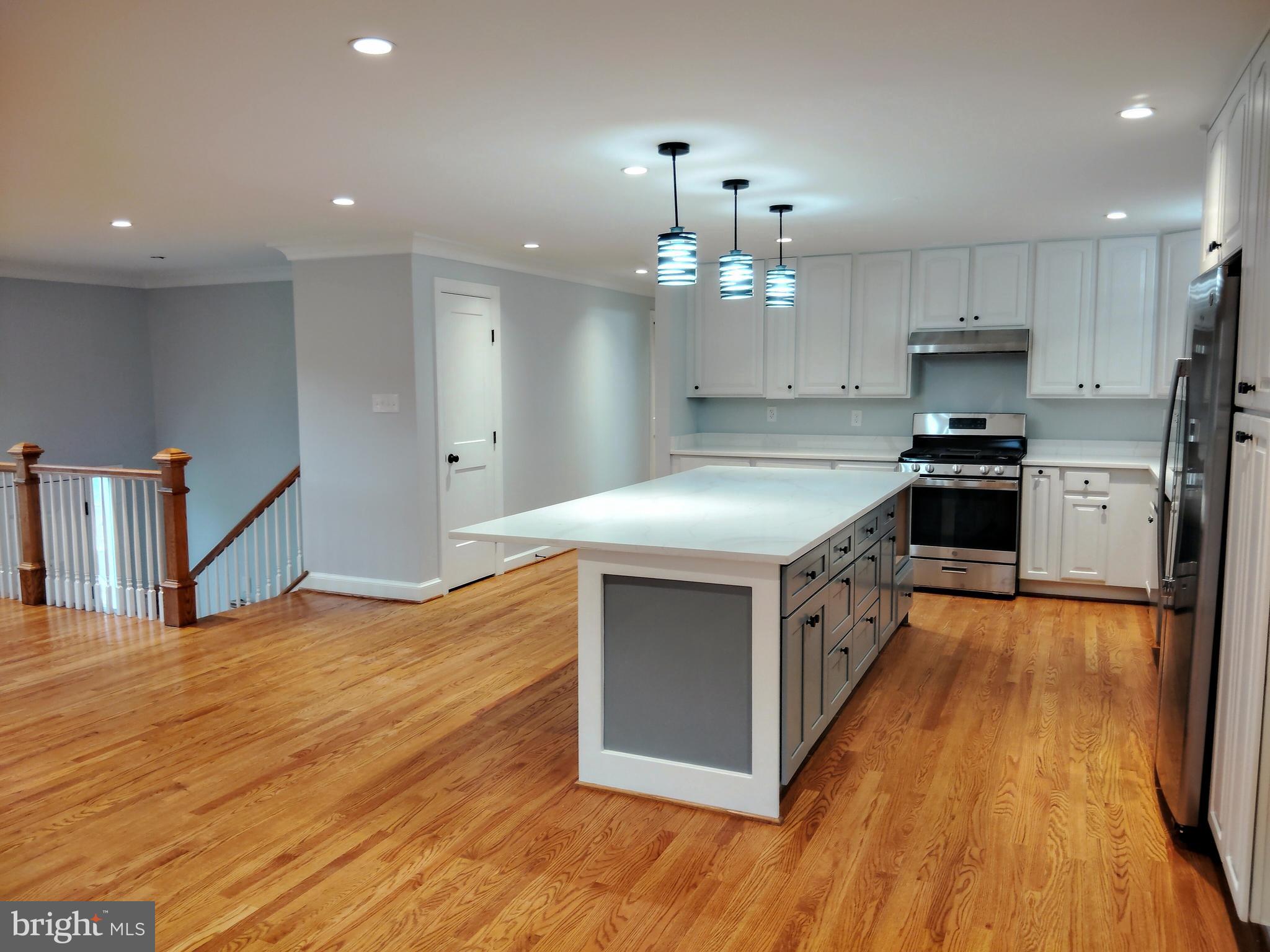 5606 LANSING DRIVE