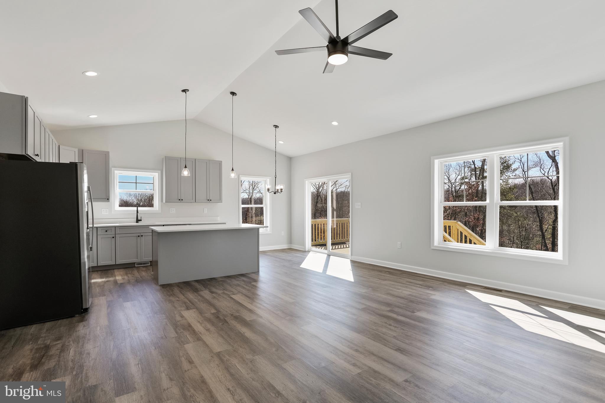 MIDDLE CREEK VISTAS - Residential