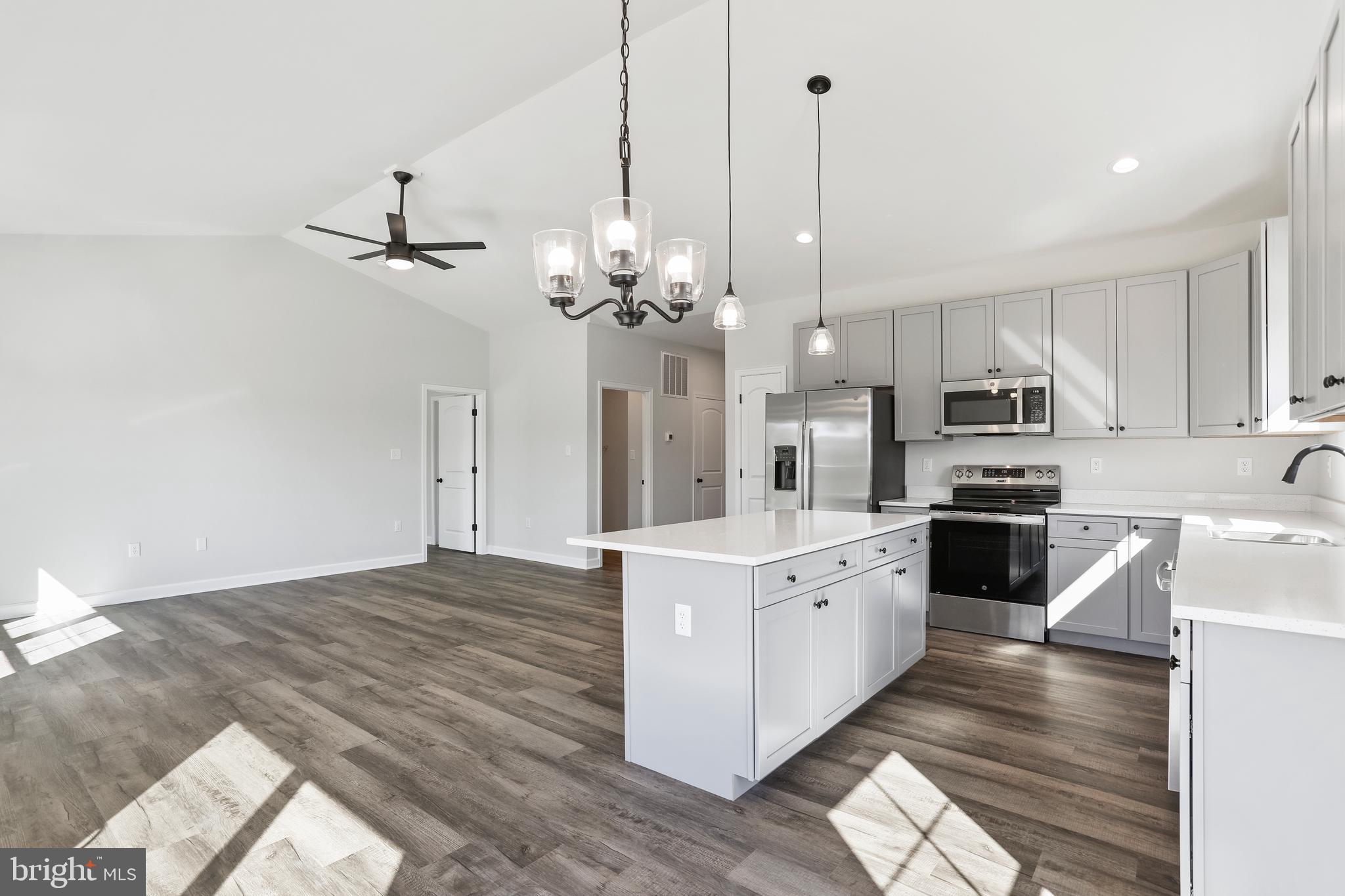 MIDDLE CREEK VISTAS - Residential