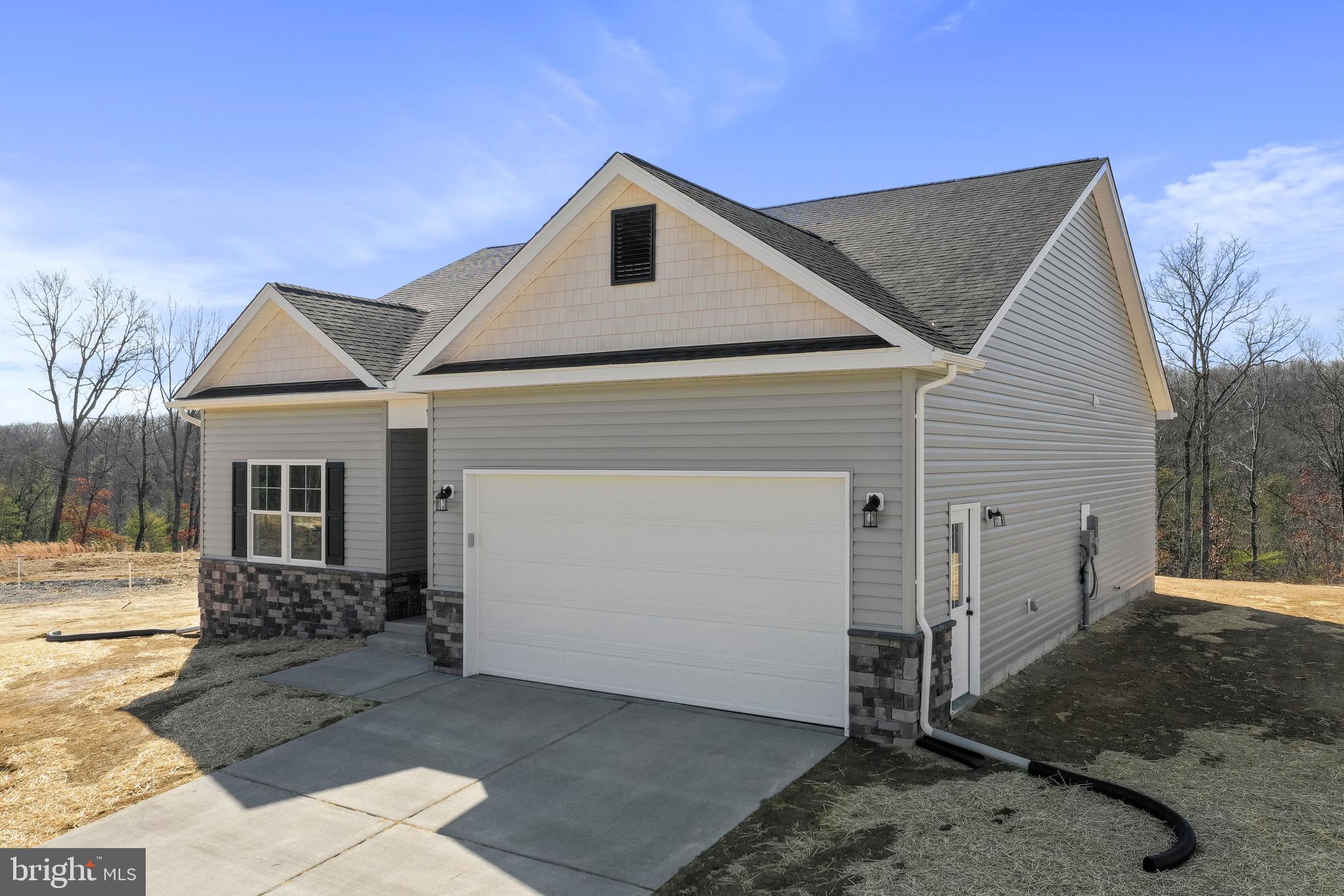 MIDDLE CREEK VISTAS - Residential