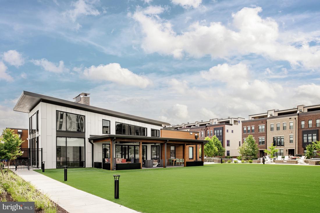 METRO WALK AT MOOREFIELD STATION - Residential