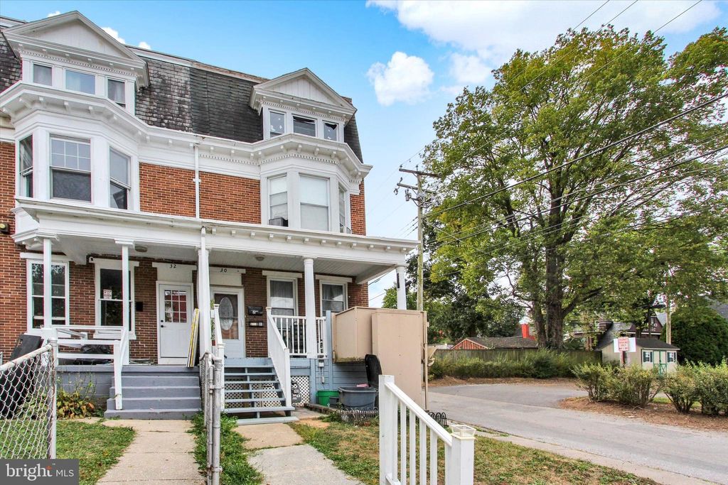 Photo of 30 E Cottage Place, YORK, PA 17401 (MLS # PAYK2090236)